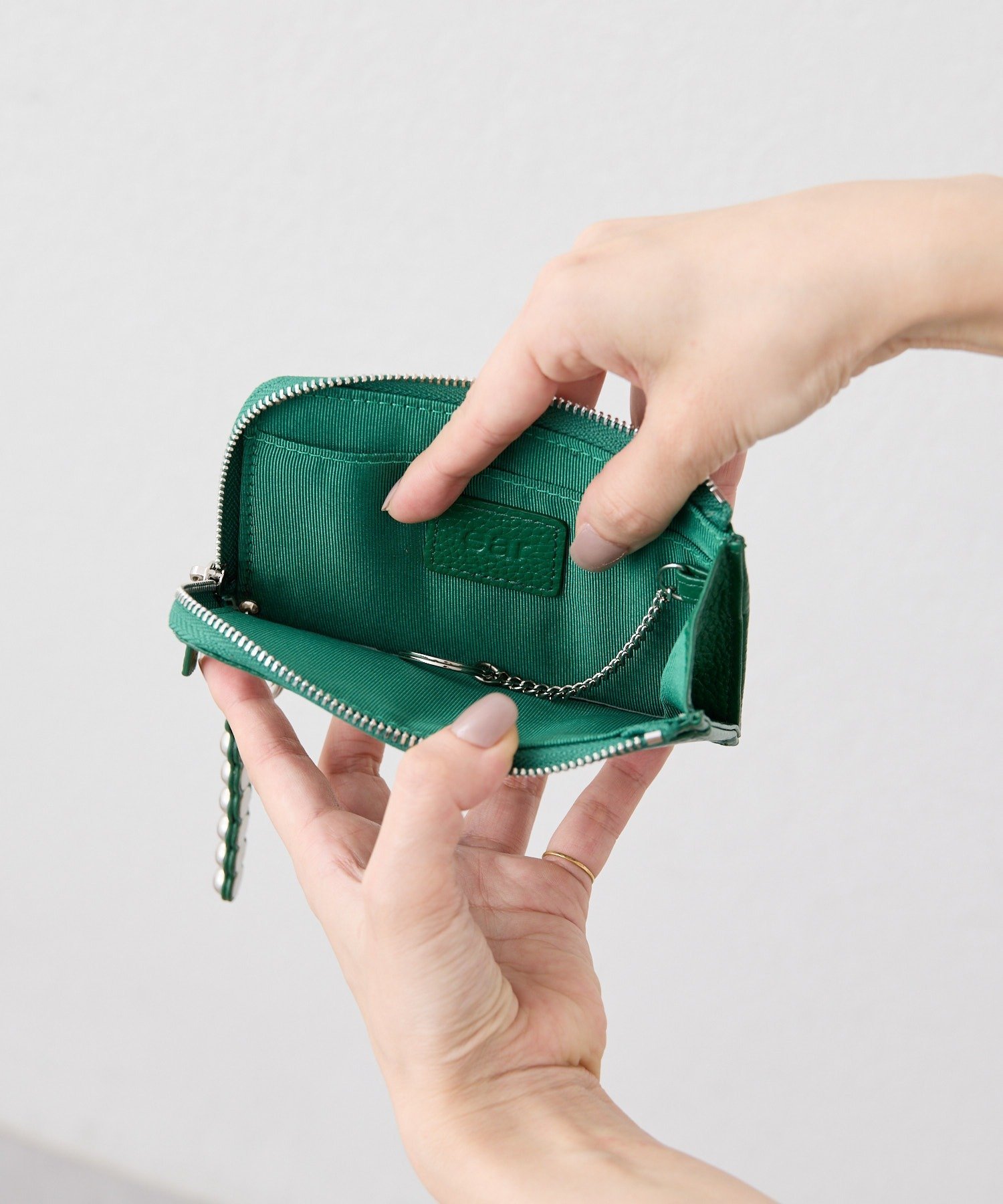 ear PAPILLONNER｜【ほし企画】本革スタッズフラグメントケース