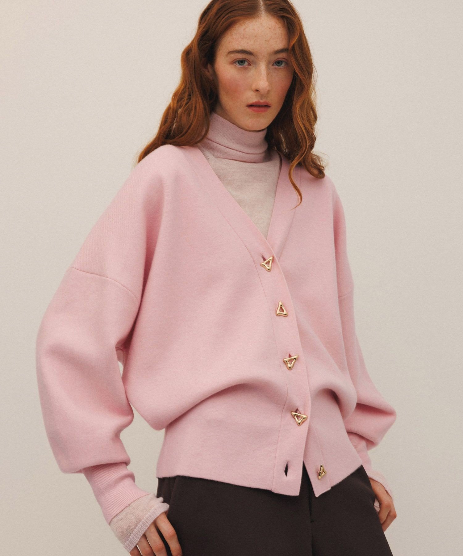 ADAM ET ROPE'｜トライアングルボタンミドルカーディガン | Rakuten