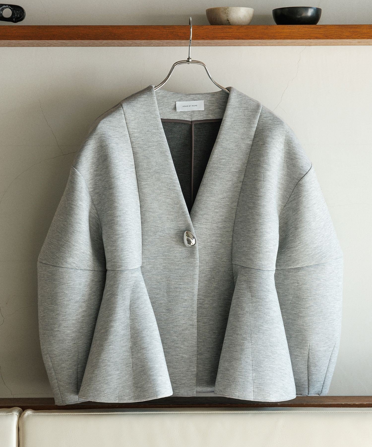 ADAM ET ROPE'｜【洗える】エッグブローチ付きペプラムカーディガン