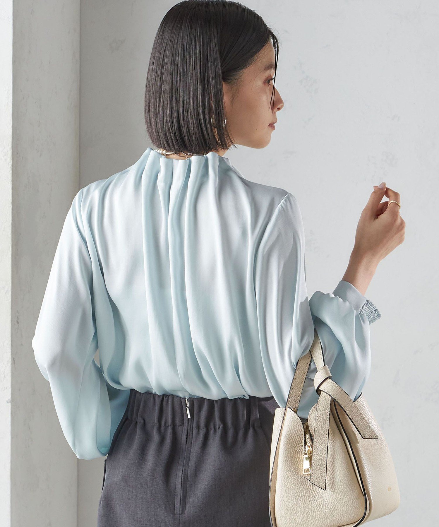 ships ビンテージサテンギャザーネックブラウス SHIPS｜《一部追加予約》【一部WEB限定】<手洗い可能>ヴィンテージ