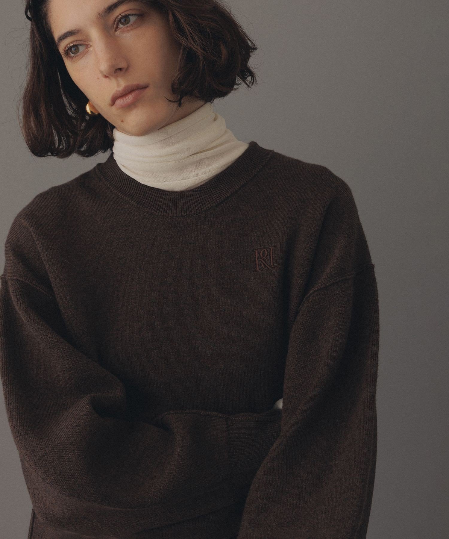 ADAM ET ROPE'｜【サステナブル】ロゴパッチスウェットニット