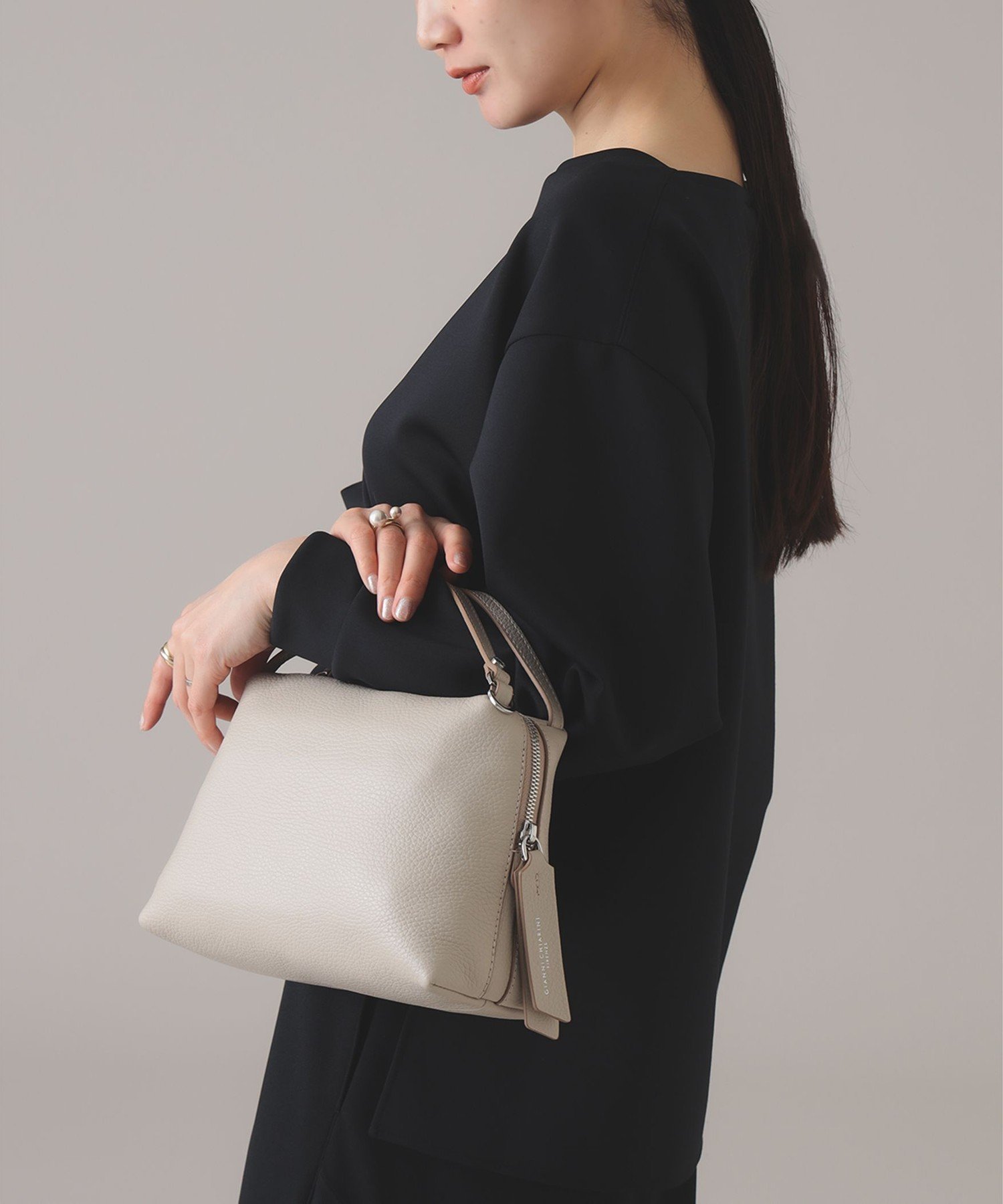 Demi-Luxe BEAMS｜GIANNI CHIARINI / ALIFA レザーショルダーバッグ M