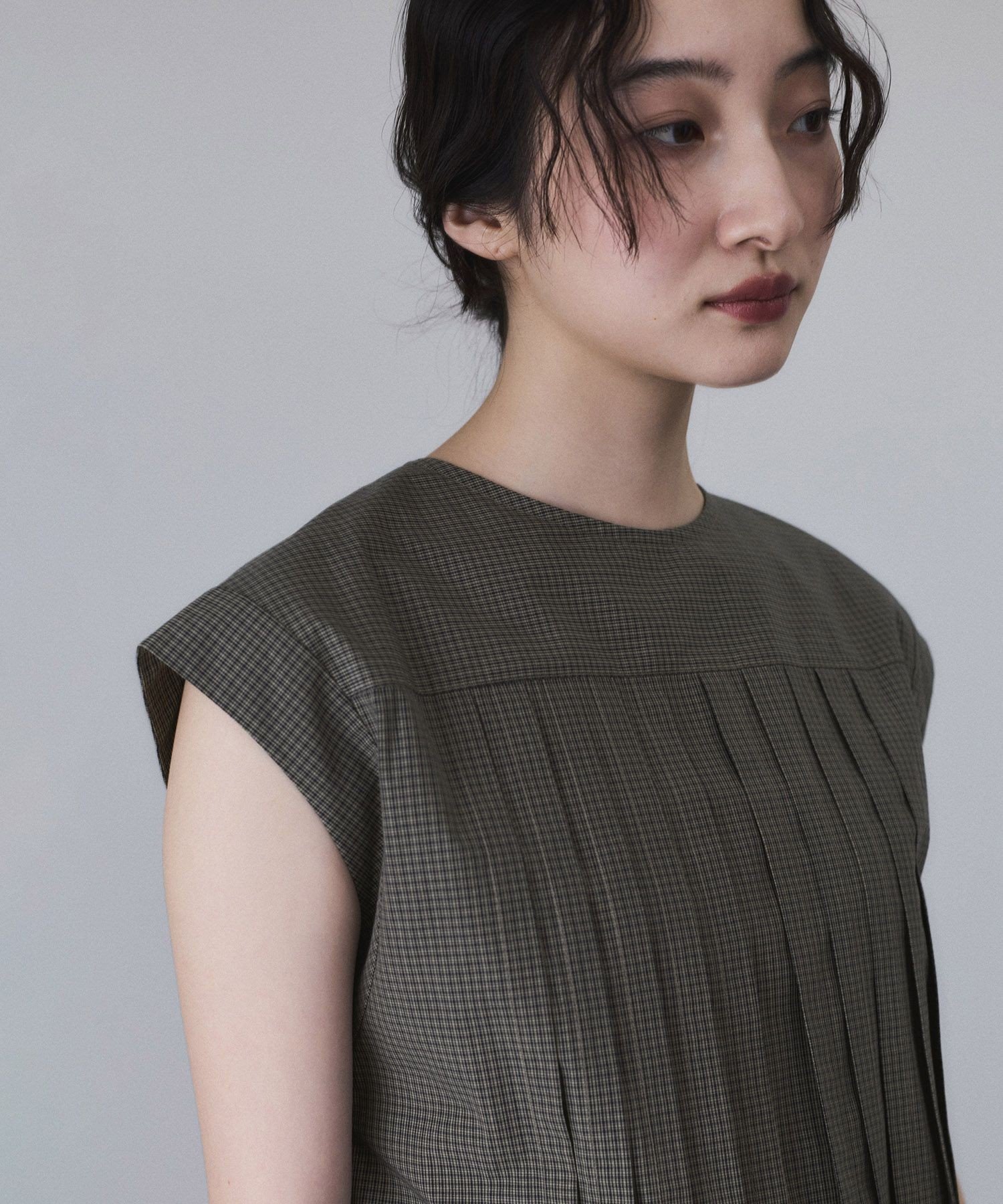 ADAM ET ROPE'｜【サステナブル】タックフレアジレブラウス | Rakuten