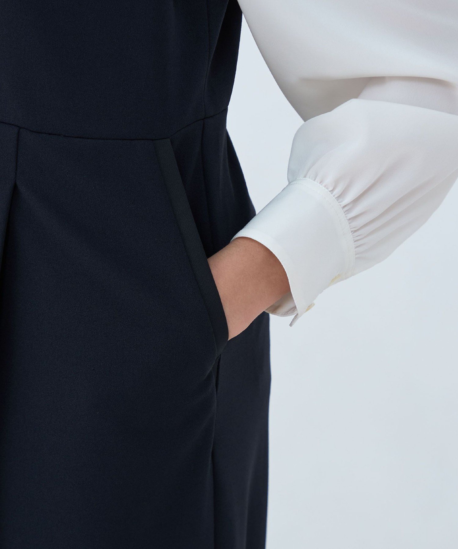 TOMORROWLAND｜ジョーゼットジャージー Vネックオールインワン