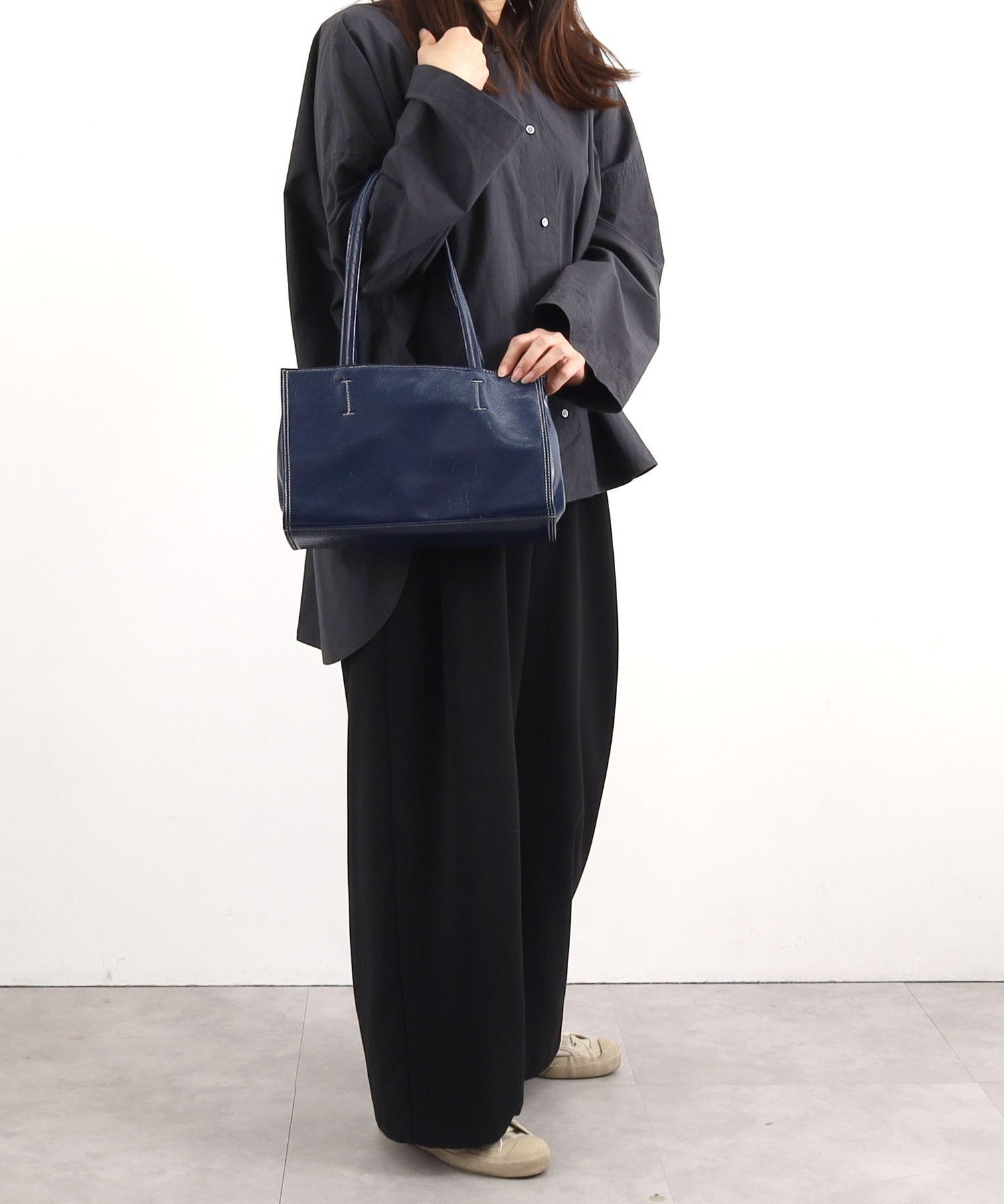 POU DOU DOU｜ツヤフェイクレザー横長トートバッグ | Rakuten Fashion