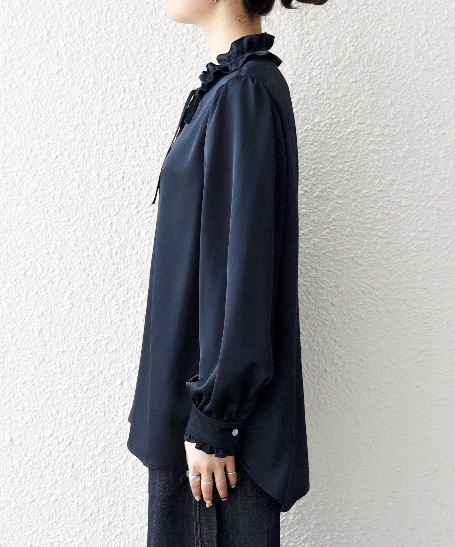 【つな】SHIPSany サテン フリル カラー リボン シャツ ブラウス SHIPS any:〈洗濯機可能〉サテン フリル カラー リボン シャツ