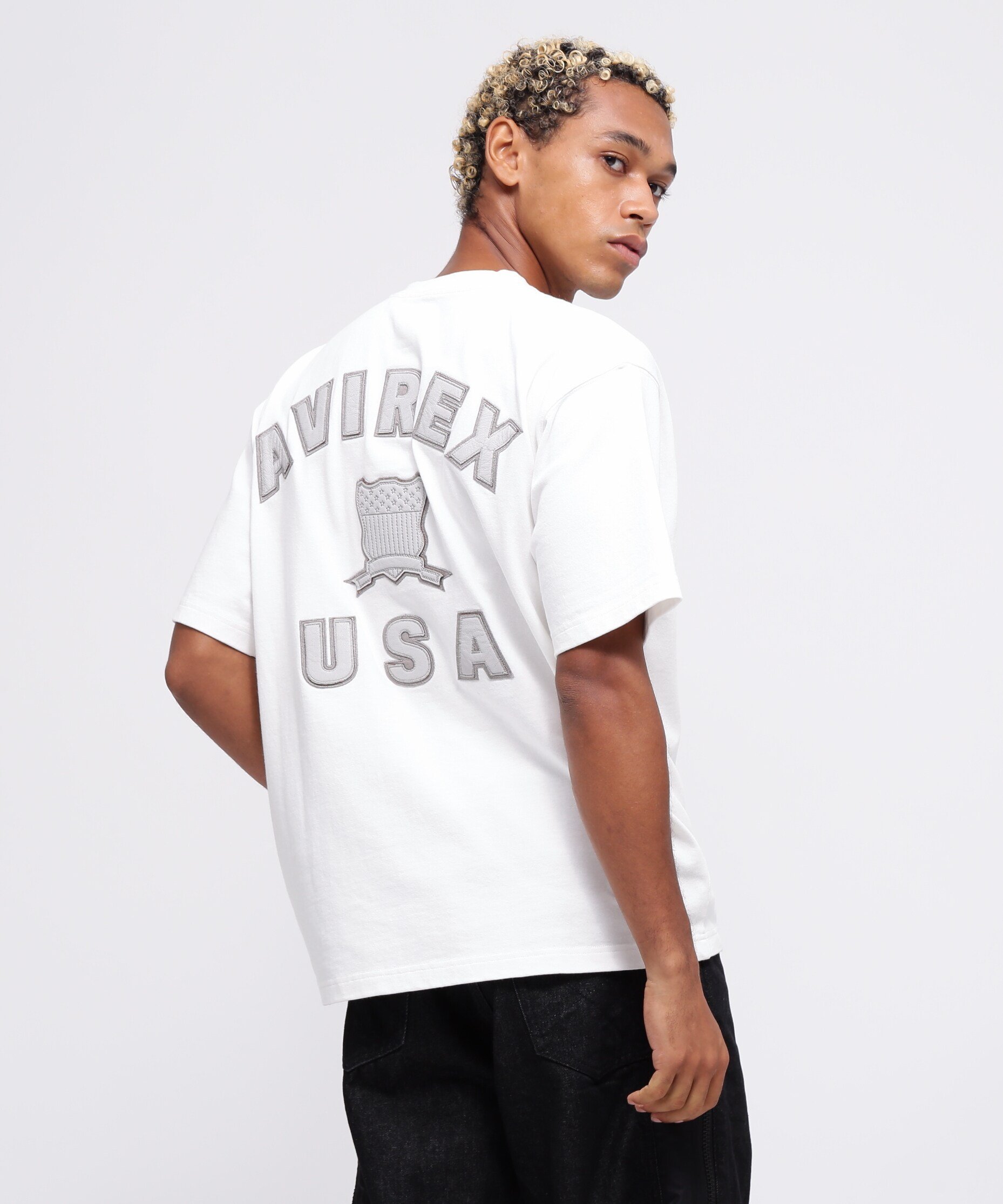 AVIREX｜《直営店限定》SIGNATURE VARSITY LEATHER LOGO T-SHIRT