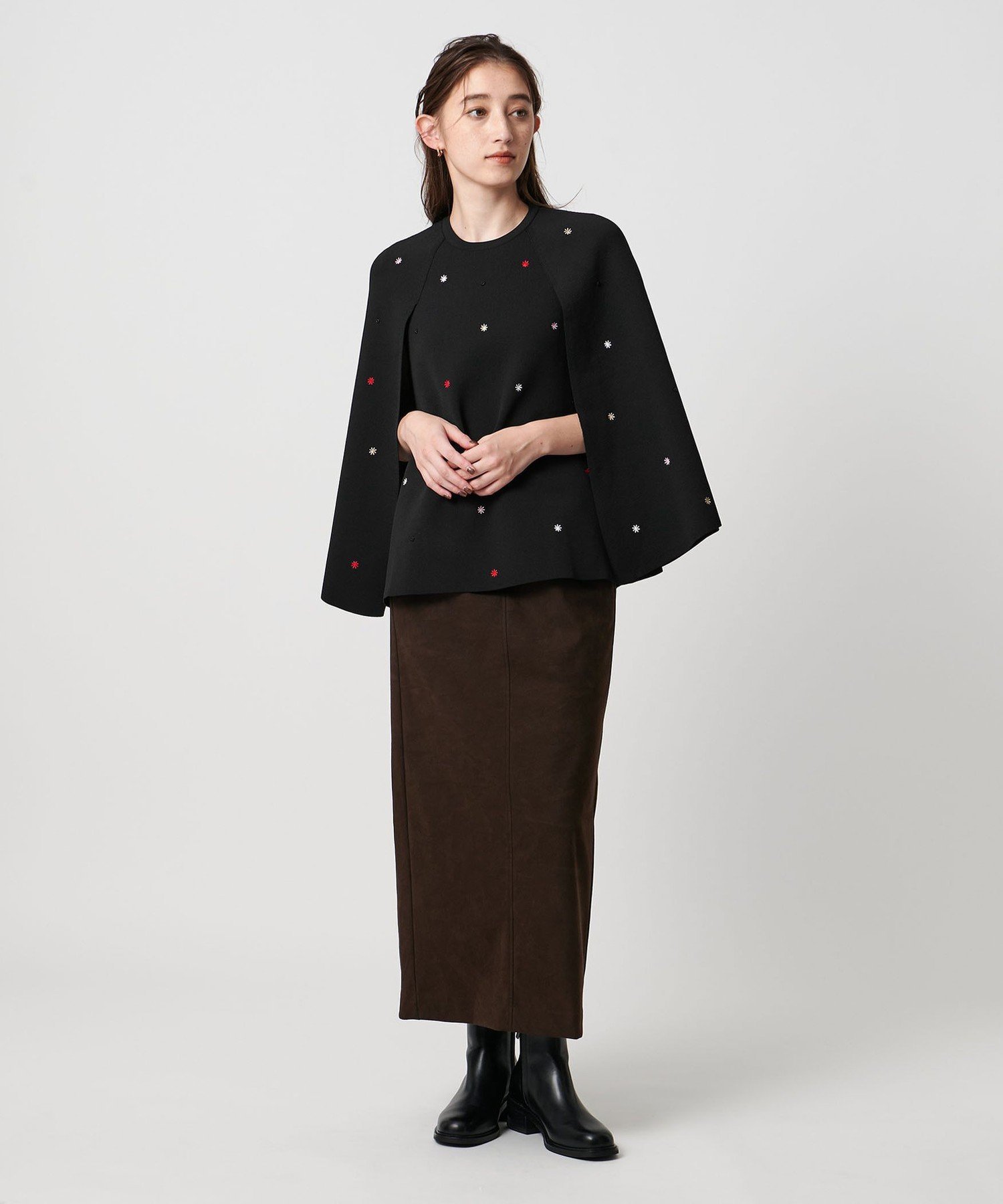 UNITED ARROWS｜エンブロイダリー フラワー ケープニット