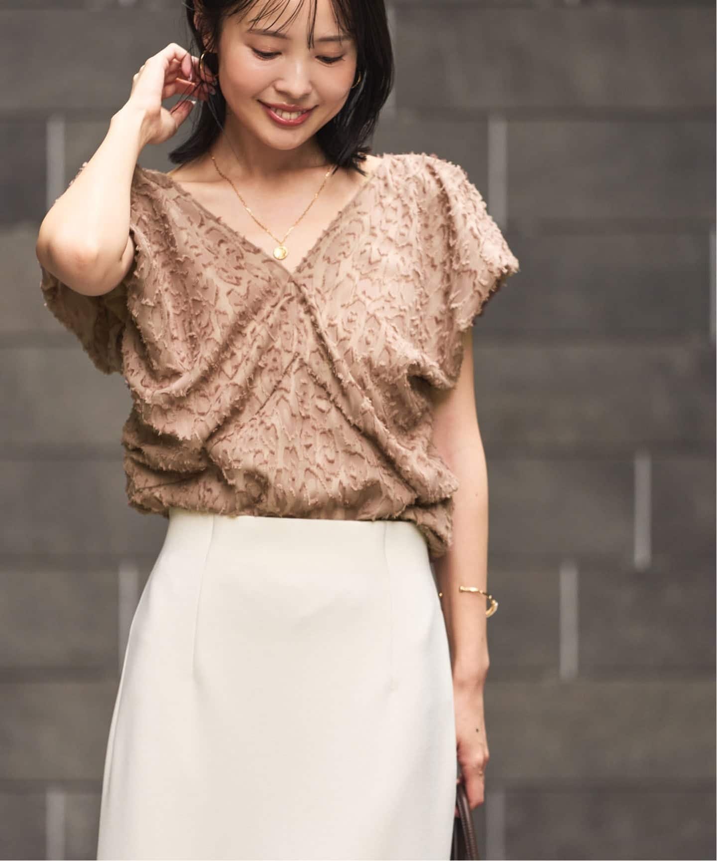 NOBLE｜【洗える】レオパードジャガードデコルテVブラウス | Rakuten