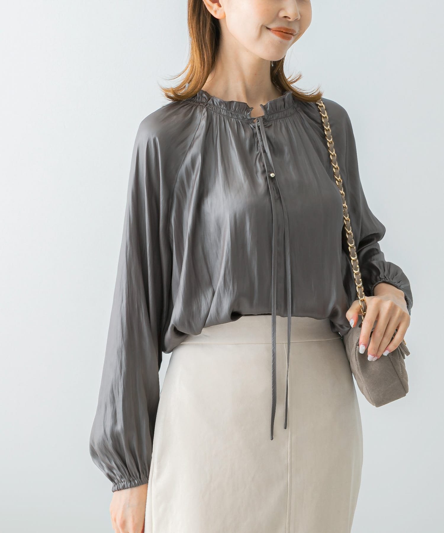 URBAN RESEARCH ROSSO｜グロッシー2WAYネックギャザーブラウス