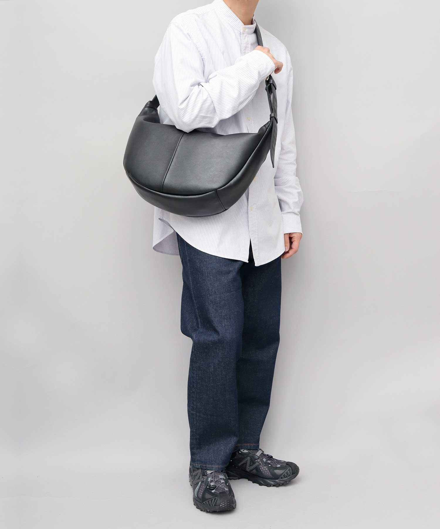 A.M.S.｜ショルダーバッグ メンズ バナナ型 三日月 ショルダー 斜