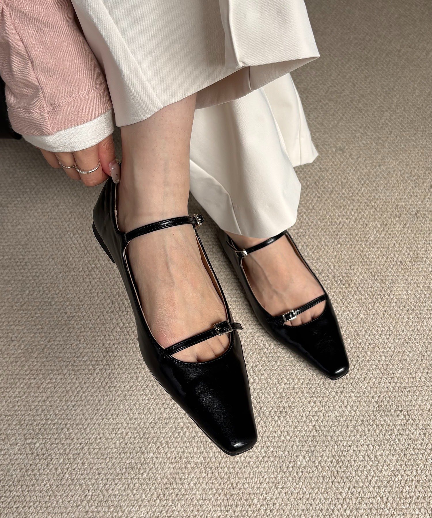 CAPRICIEUX LE'MAGE｜【話題の人気シューズが再登場!】ドットフラット