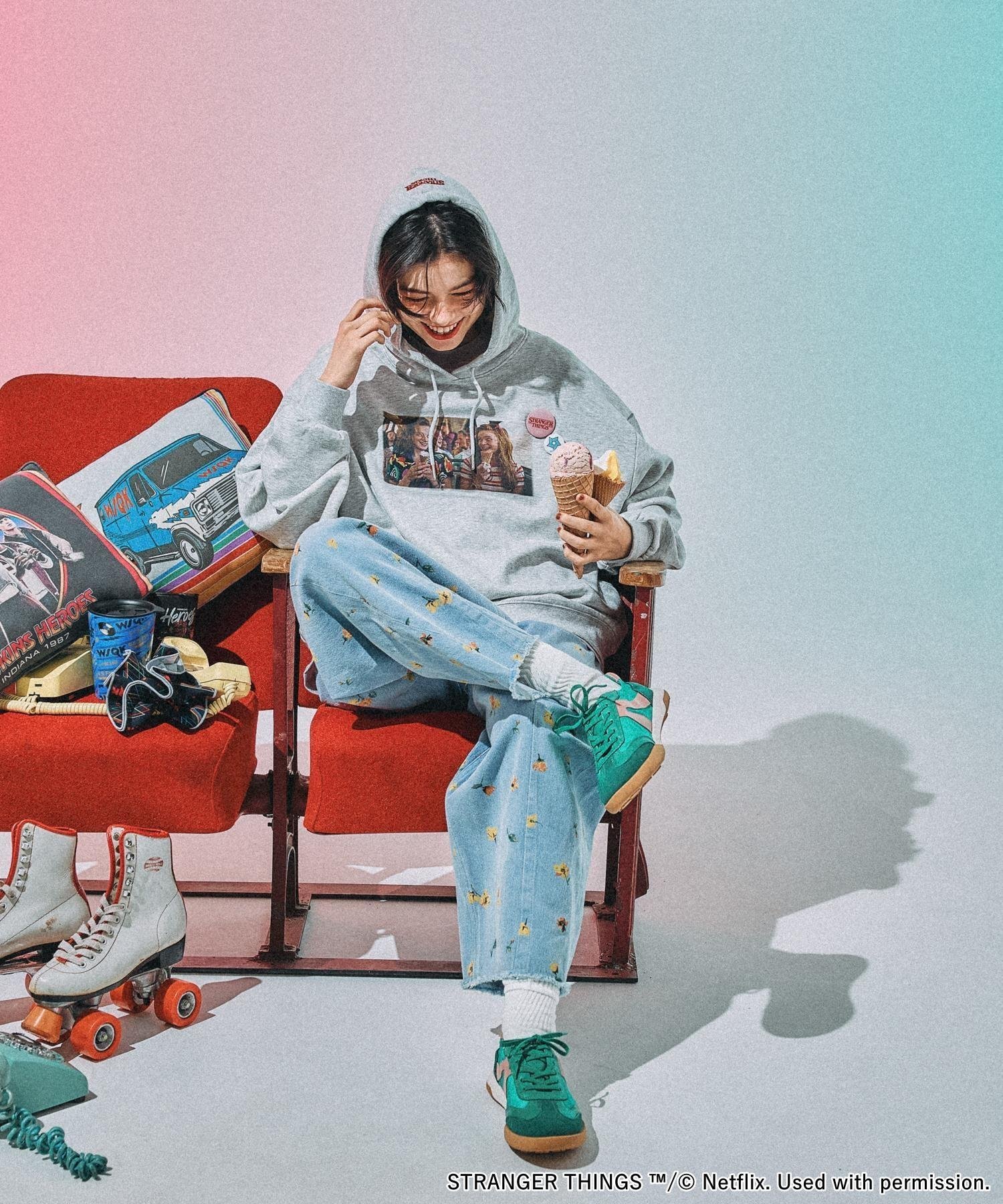 niko and ｜【STRANGER THINGS】コラボ 缶バッチ付きパーカー