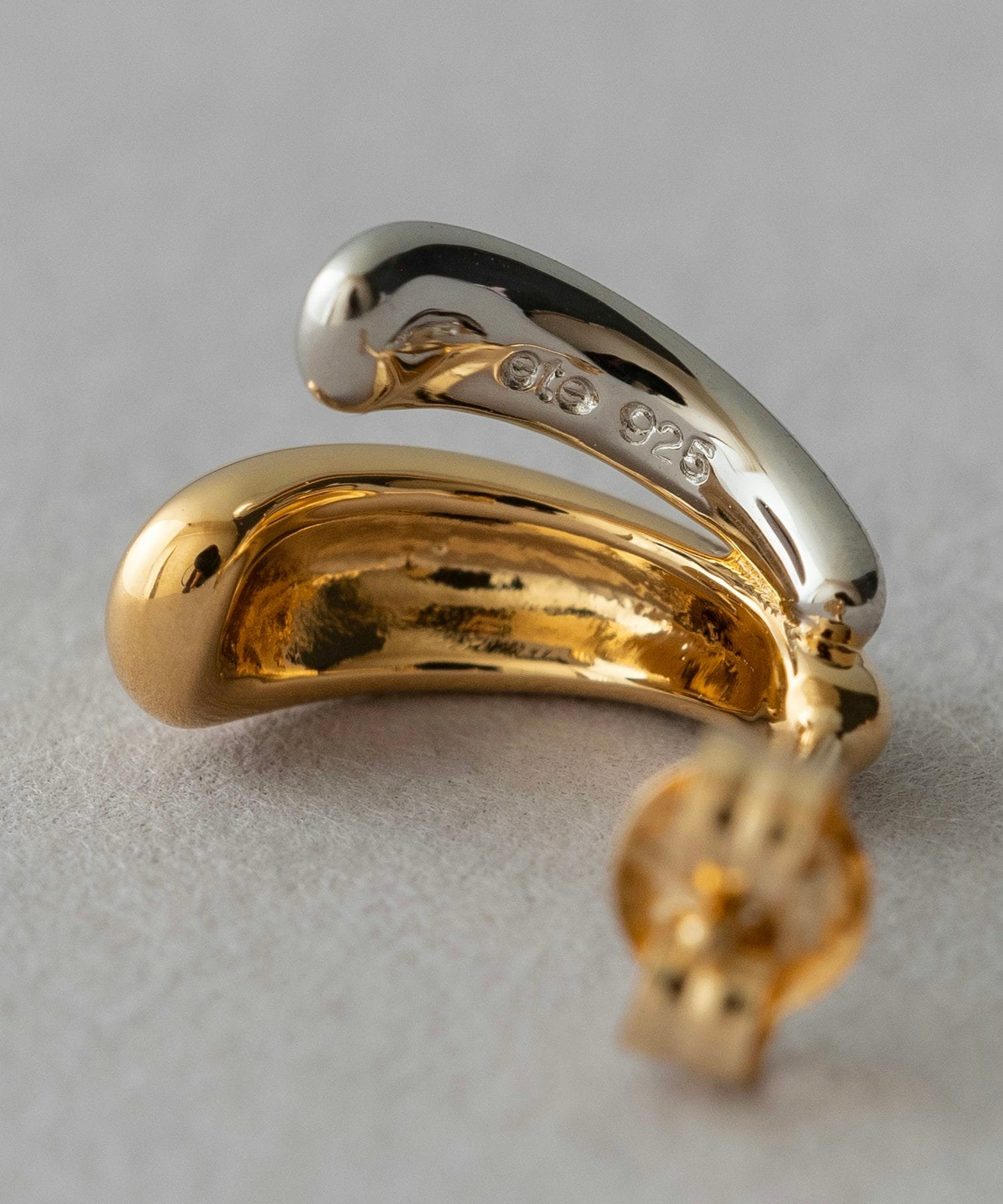 ete｜バイカラー ダブルライン ピアス | Rakuten Fashion(楽天