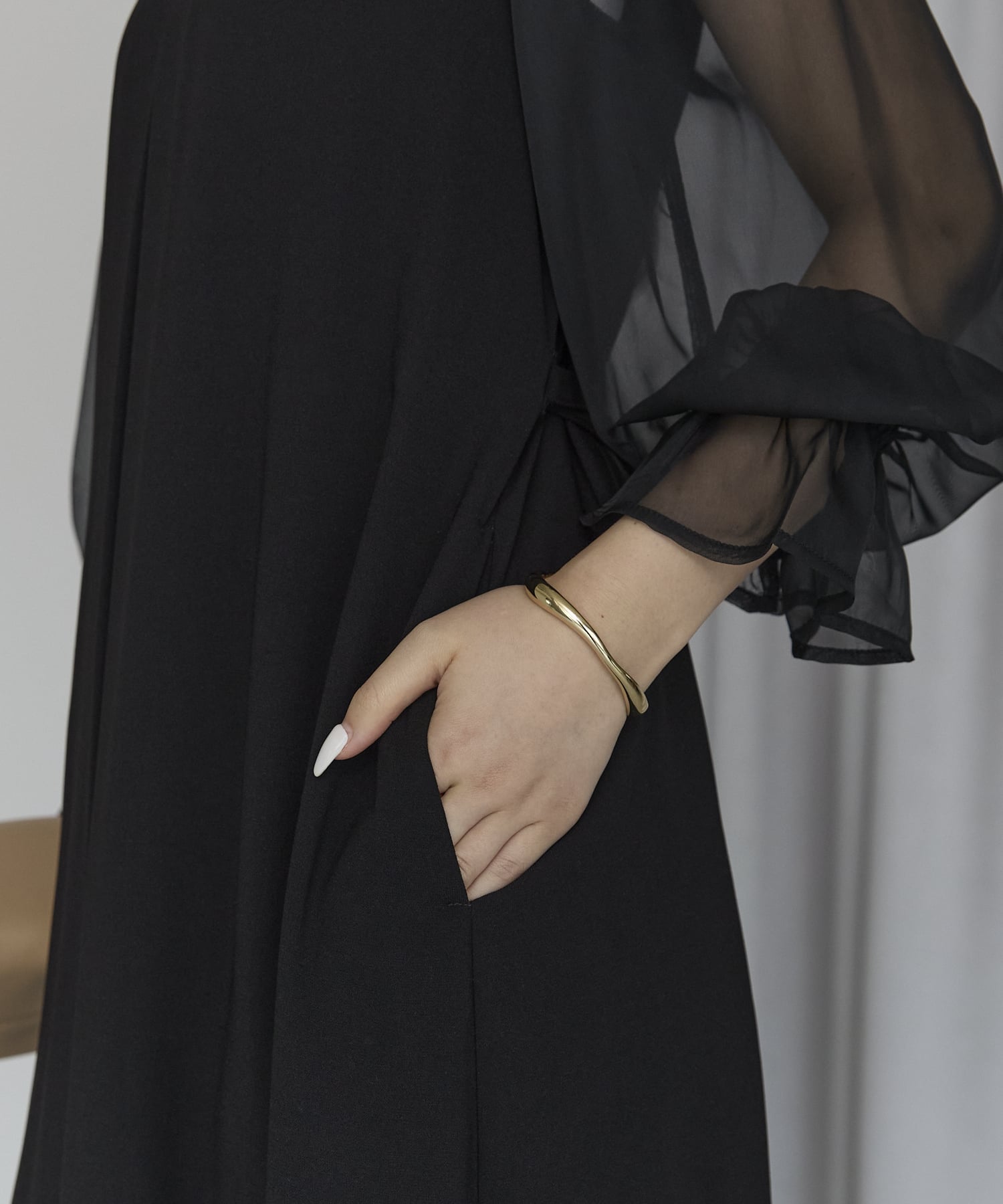 PREFERIR｜ブリュームシアースリーブAラインVネック結婚式パーティー