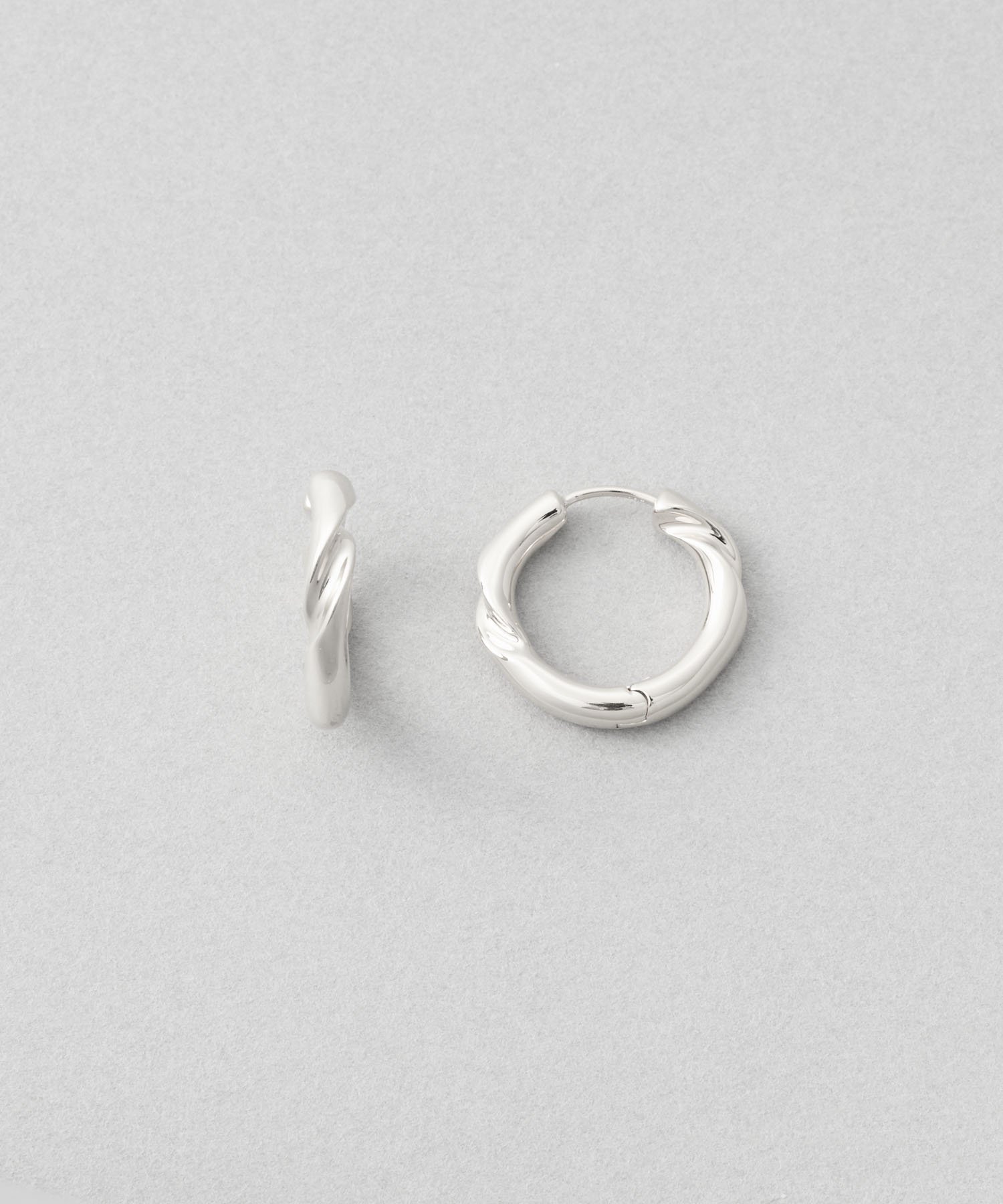 ete｜K10YG ツイスト フープ ピアス | Rakuten Fashion(楽天