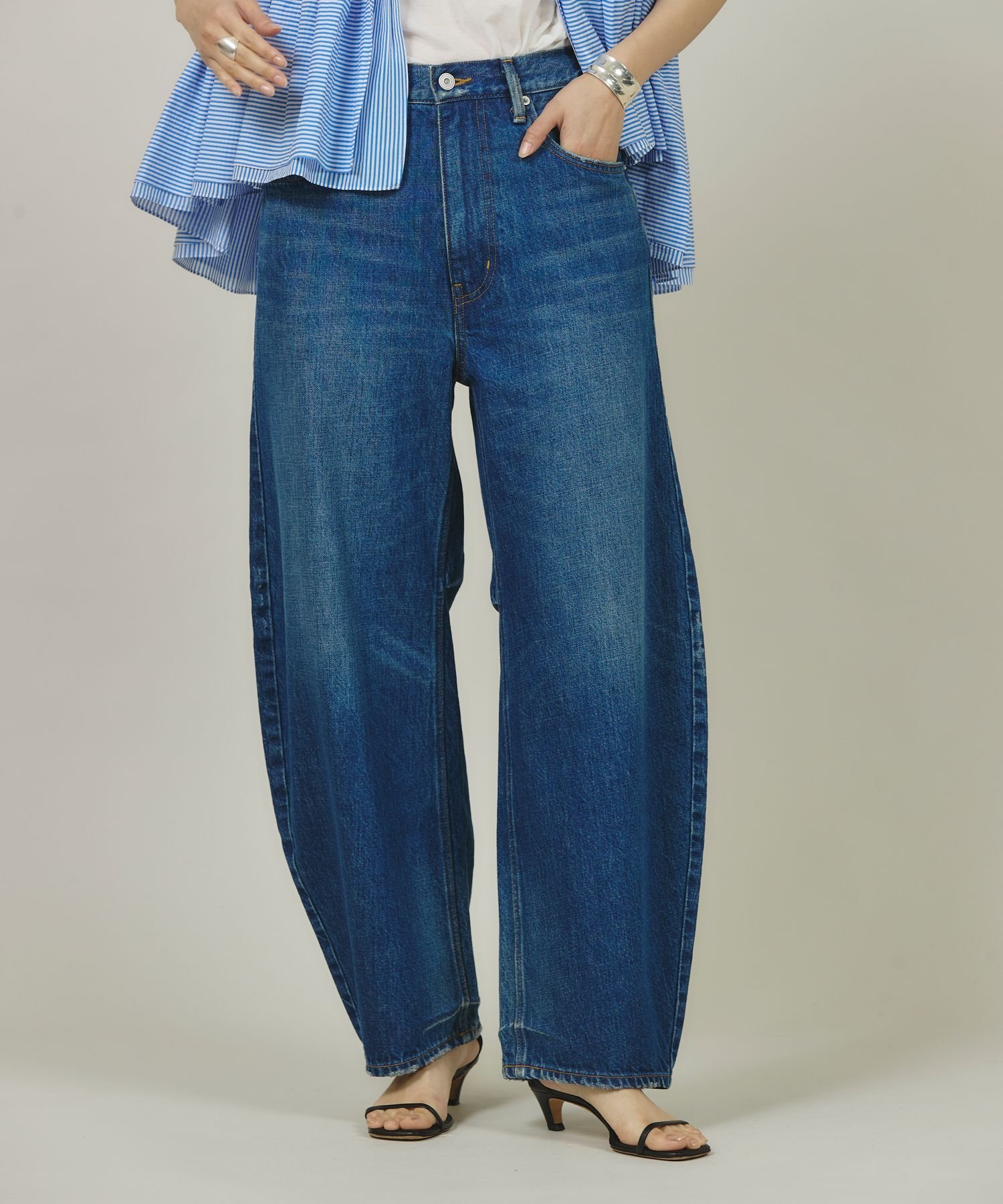 最安値　美品Curensologyカーヴィーデニム　32 ith様専用】Curensology ＜&RC＞カーヴィーデニムパンツ 32 - メルカリ