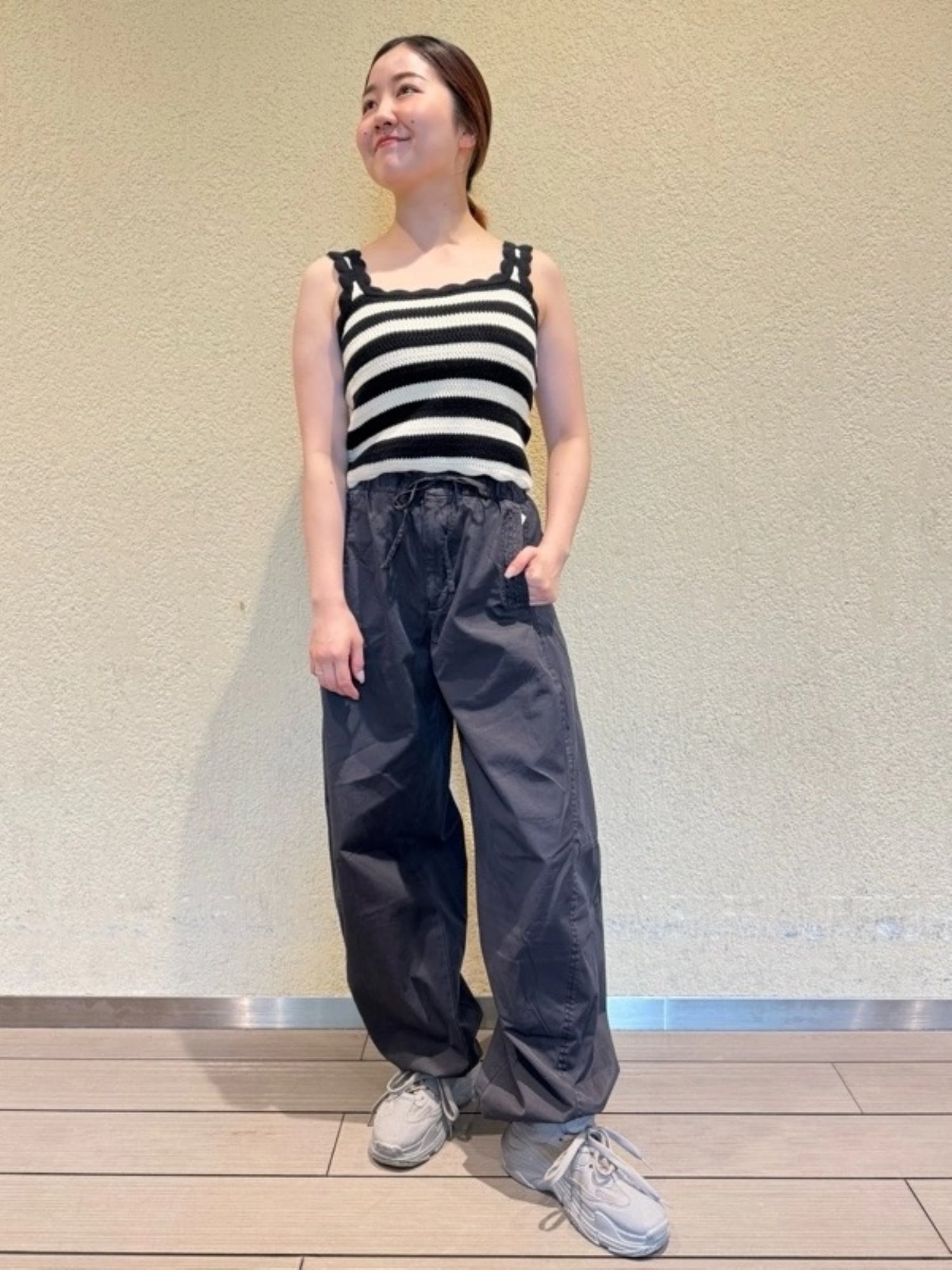 GAP｜(W)ミッドライズ バレル パラシュートパンツ | Rakuten Fashion