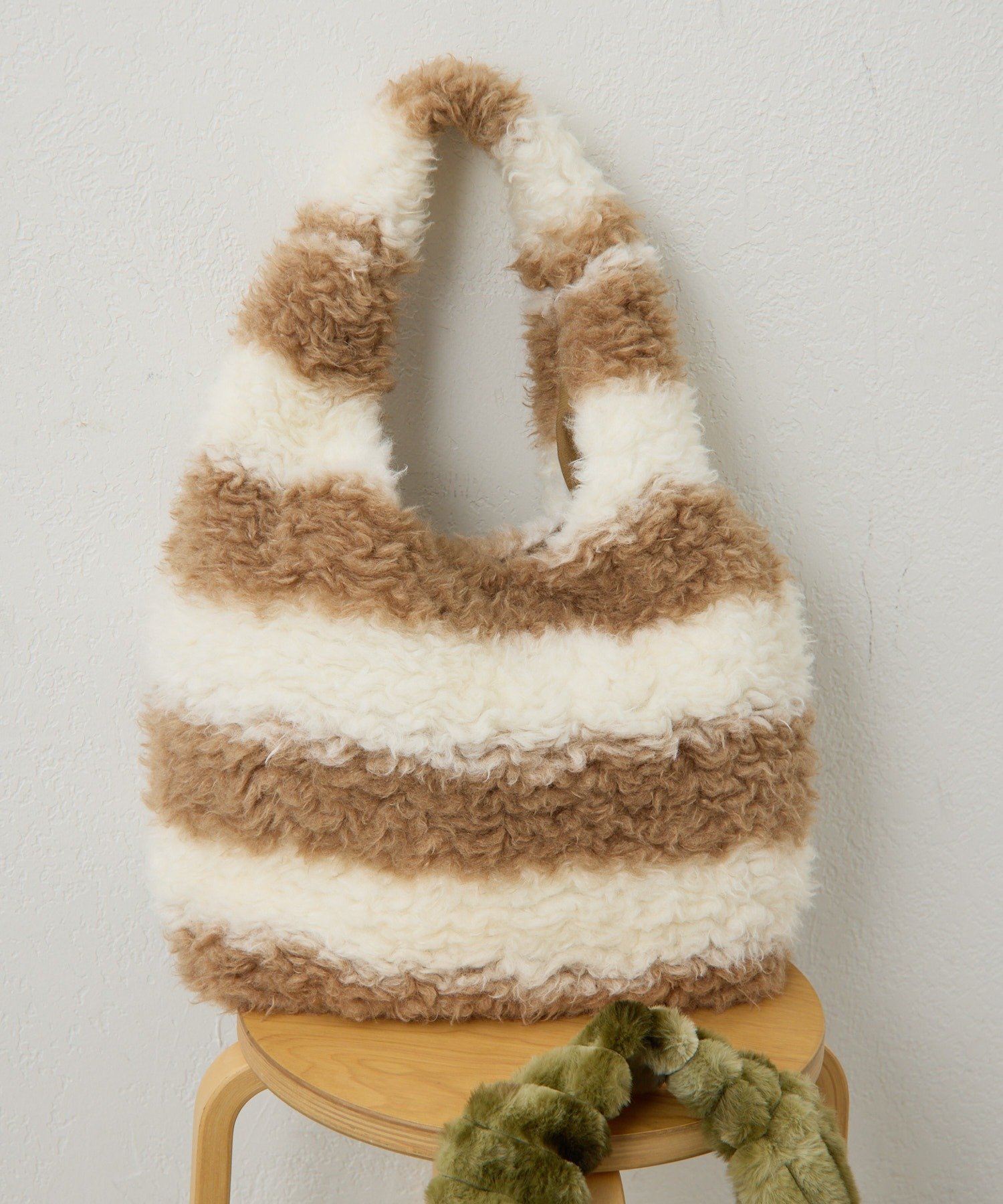 ear PAPILLONNER｜《A4サイズ対応》もこもこファーバッグ | Rakuten