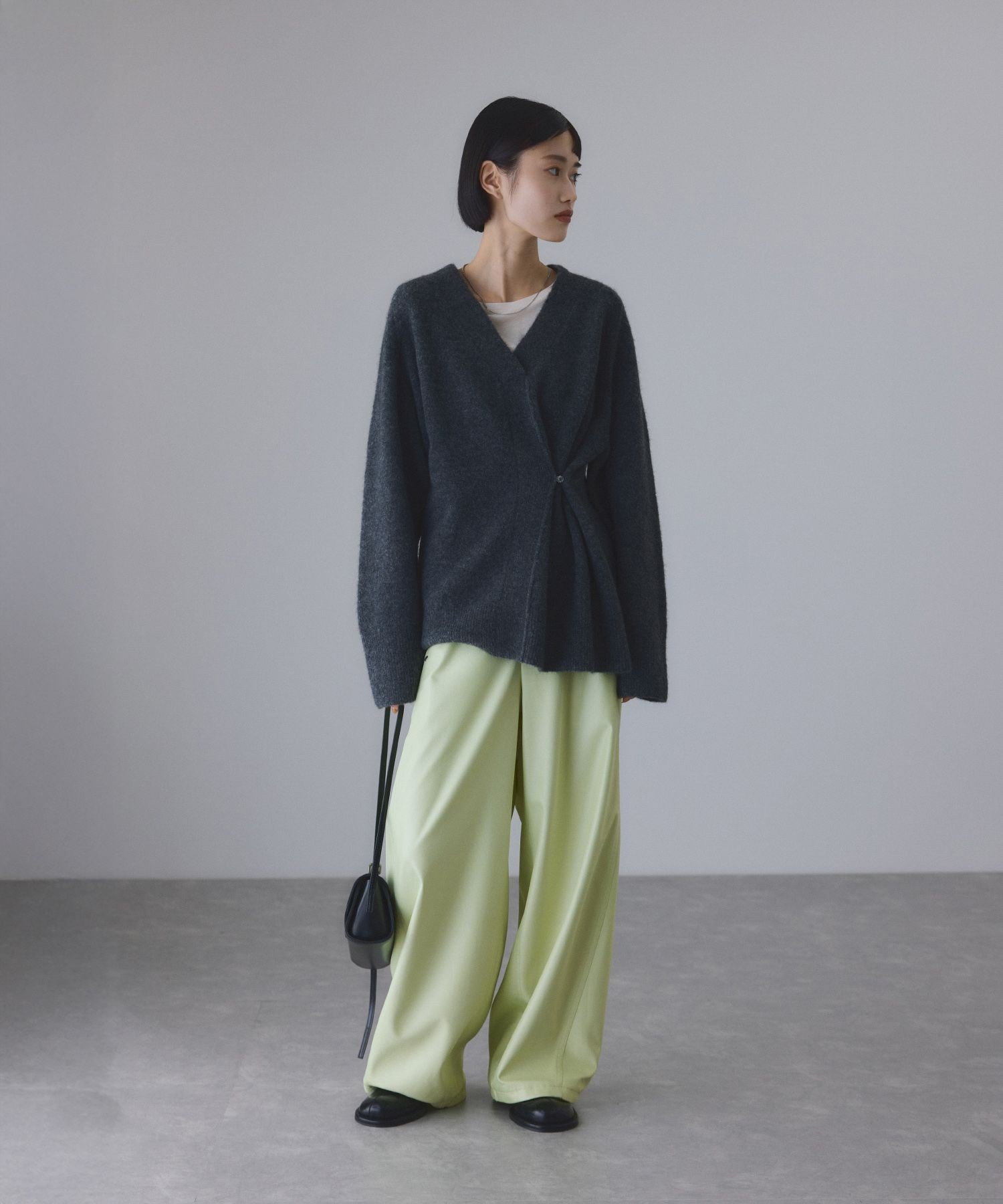 ADAM ET ROPE'｜グロスボンディングコクーンパンツ | Rakuten Fashion