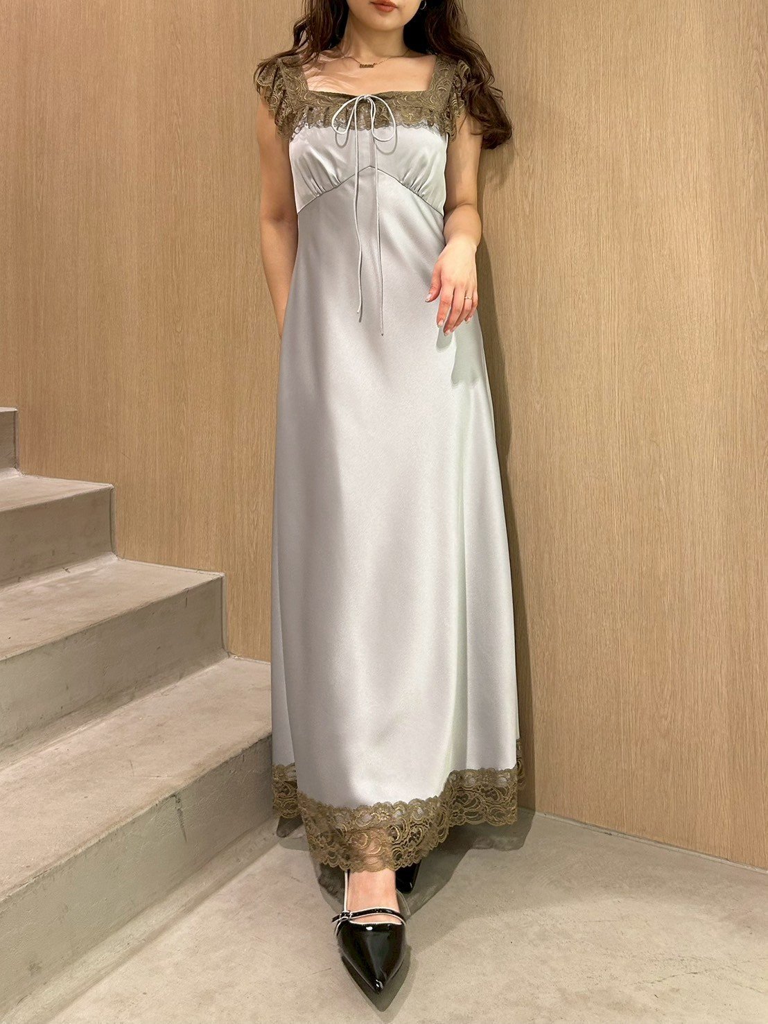 LILY BROWN｜ヴィンテージレーストリムサテンロングドレス | Rakuten