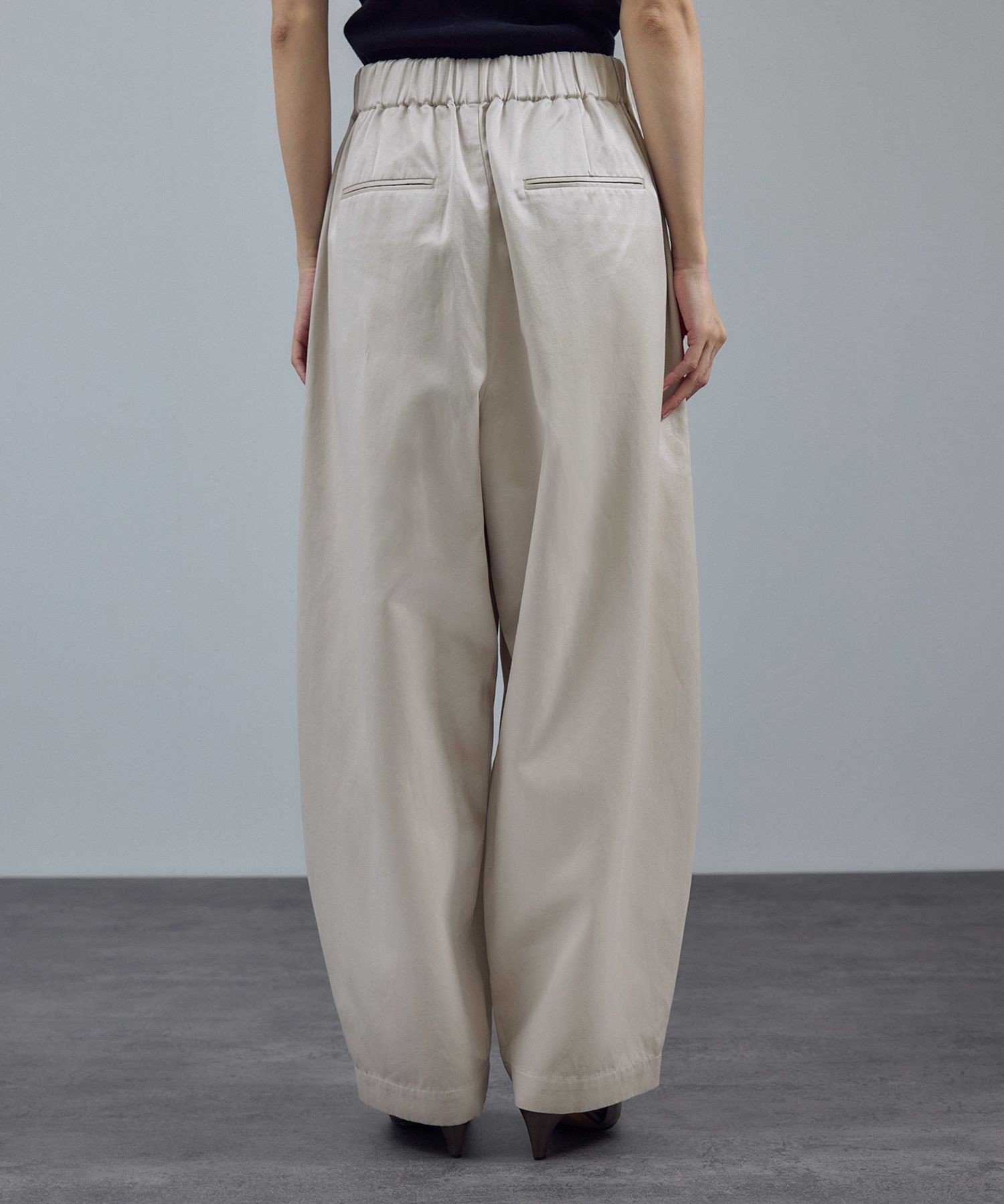 SALON adam et rope'｜サテンフェードイージーカーヴィーパンツ