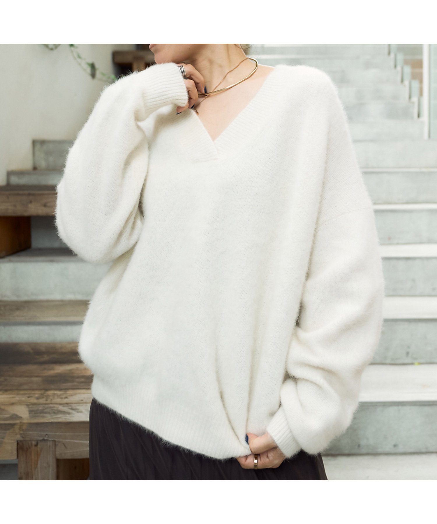 Rouge vif la cle｜フォックスウールVネックラウンドヘムニットプル