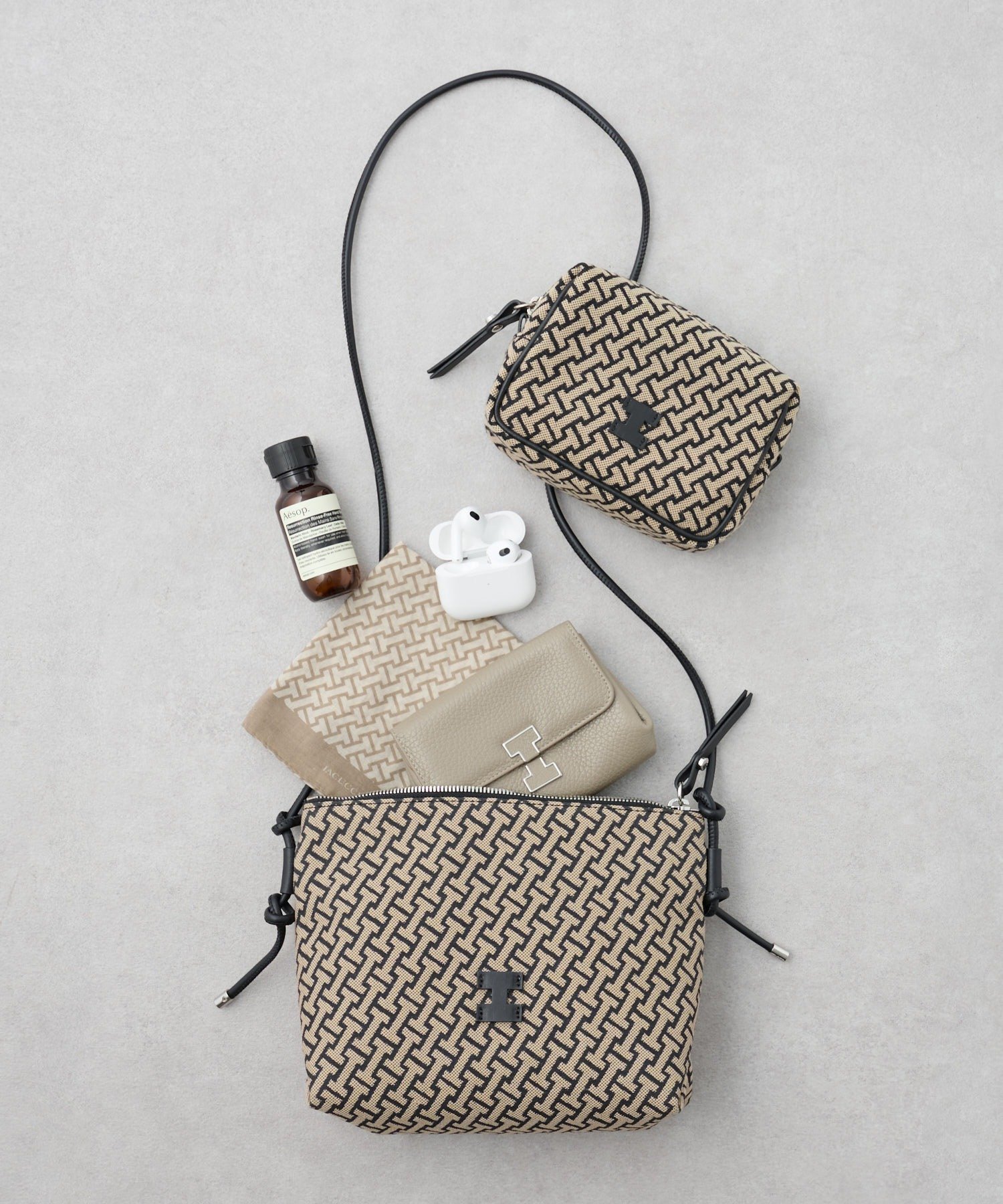 IACUCCI｜モノグランマ ポーチSD JACQUARD/RUGA | Rakuten Fashion