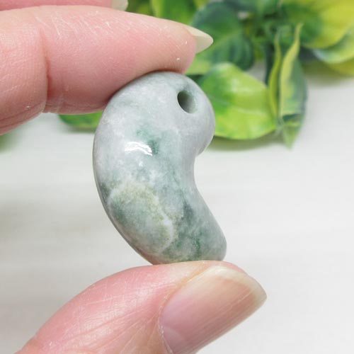 楽天市場】【天然石】糸魚川翡翠☆Sランク☆勾玉☆約30ミリ☆産地証明