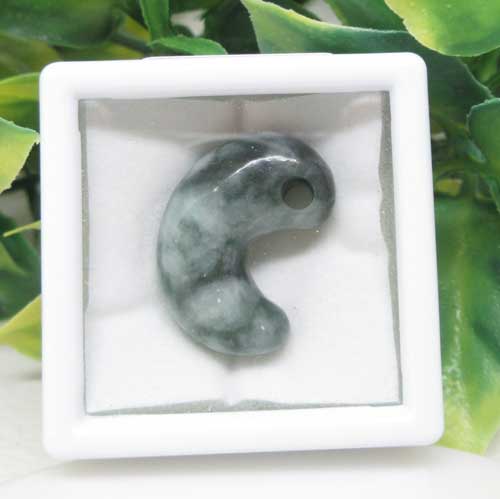 楽天市場】【天然石】糸魚川翡翠☆勾玉☆約24.5ミリ☆国石☆天然記念物