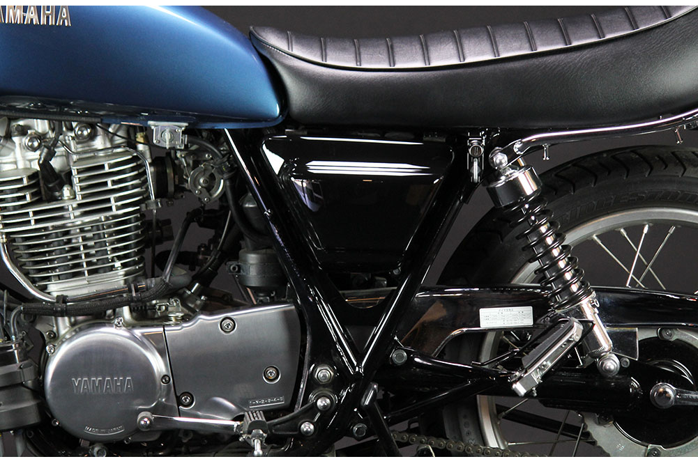 楽天市場】YAMAHA SR400 (09年~Final)用 ETCビルトイン・サイドカバー