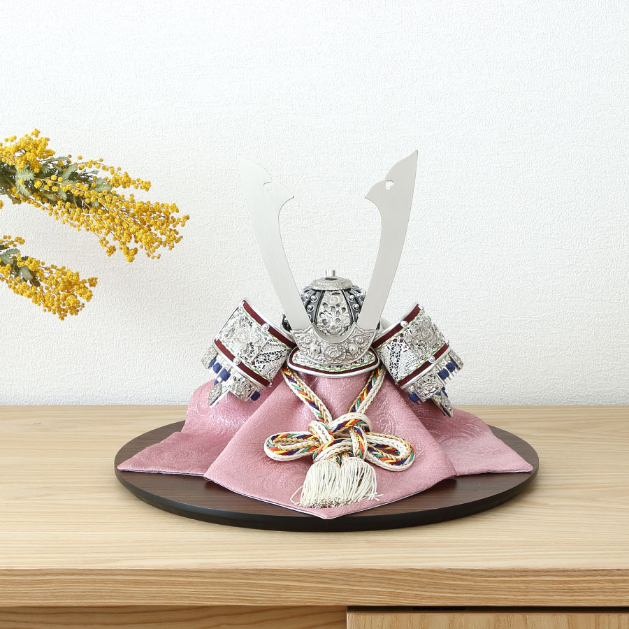 楽天市場】五月人形 兜飾り 兜 一徳 8号 プラチナ箔押兜 桜屏風収納