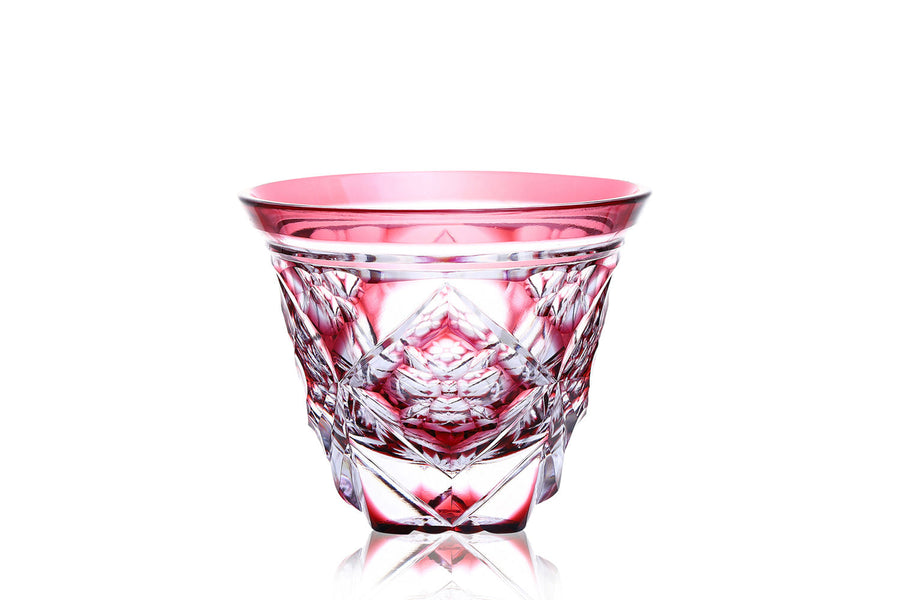 江戸切子 七宝四花菱文様 ぐい呑 金赤 – TSUCHI-YA │ ガラスの器と工芸