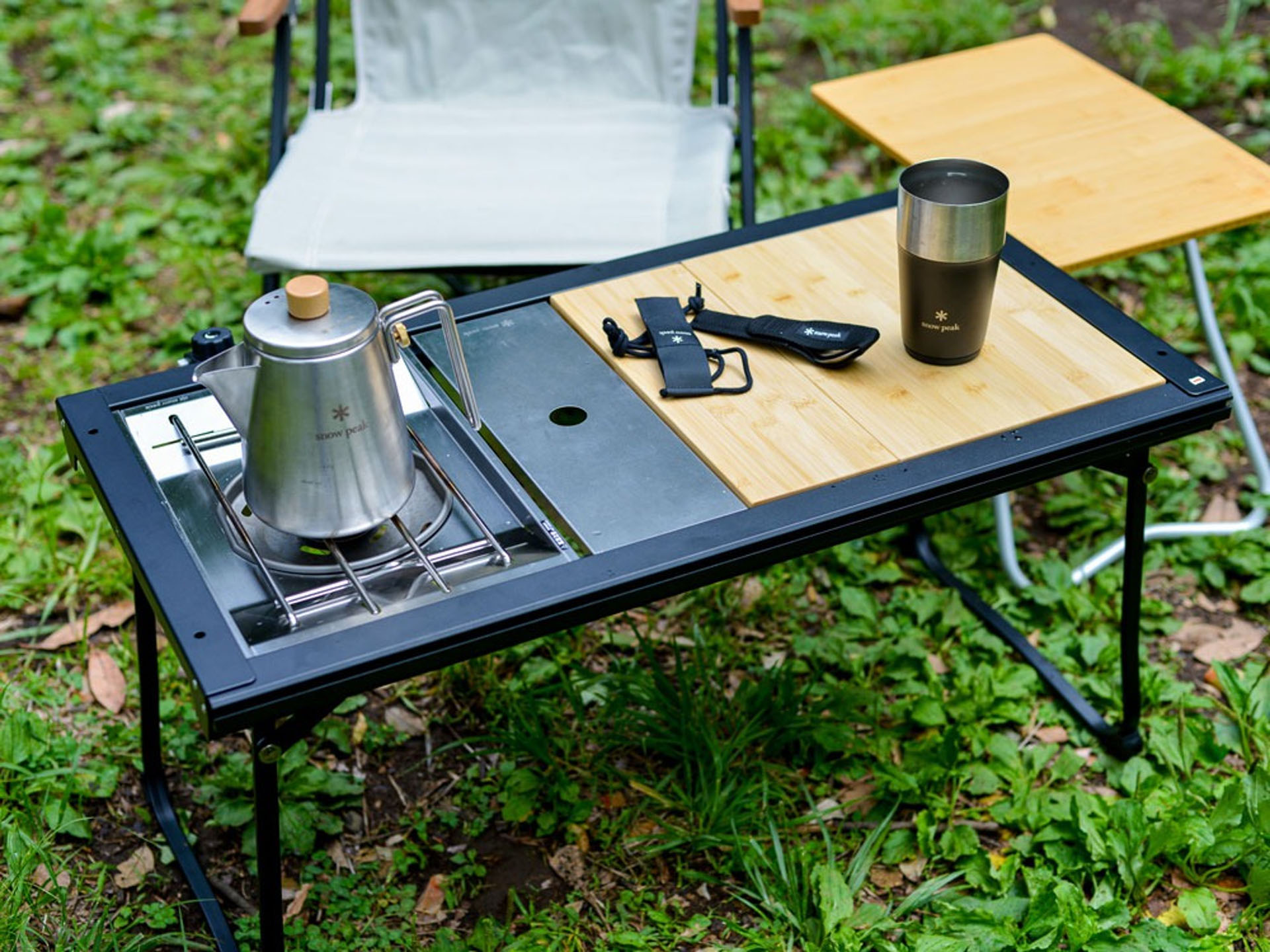 スノーピーク、公式ストア限定カラーのアウトドアテーブル「エントリー