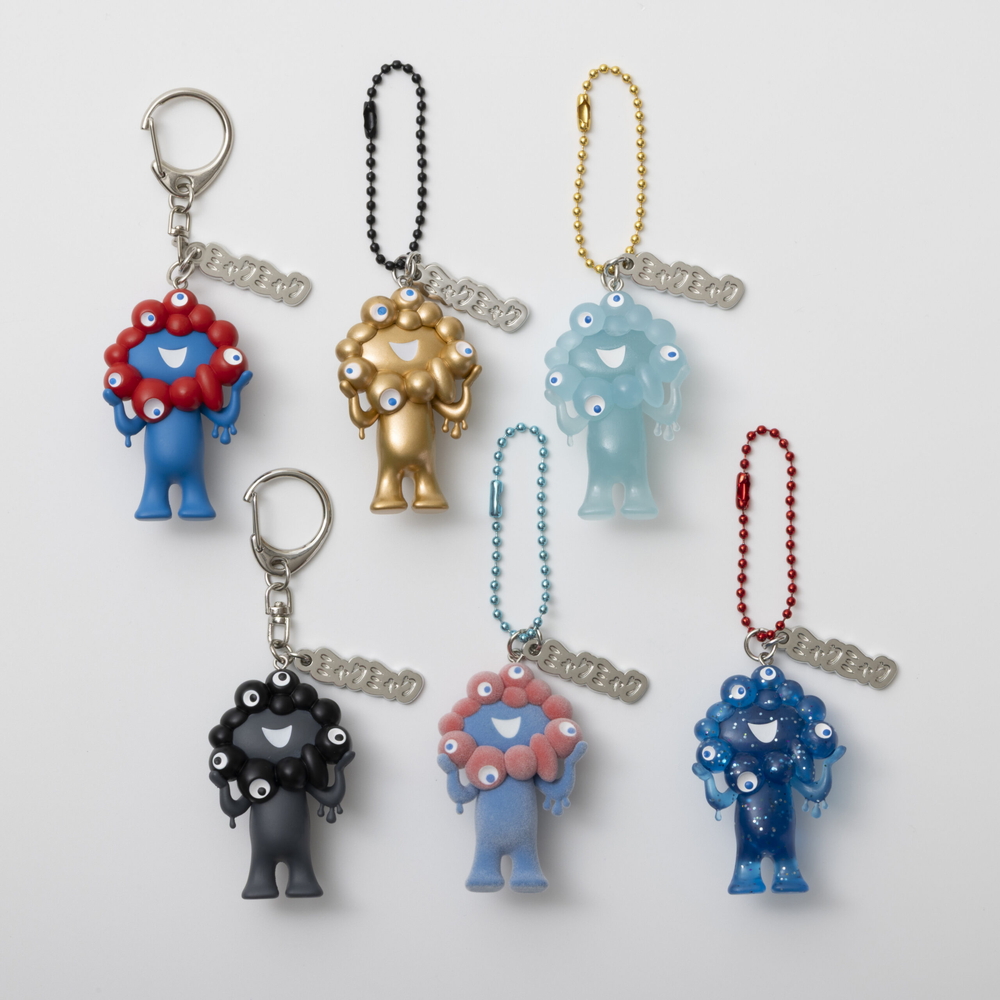 ミャクミャク立体キーホルダーに新色「黒」登場！ 全6色展開に