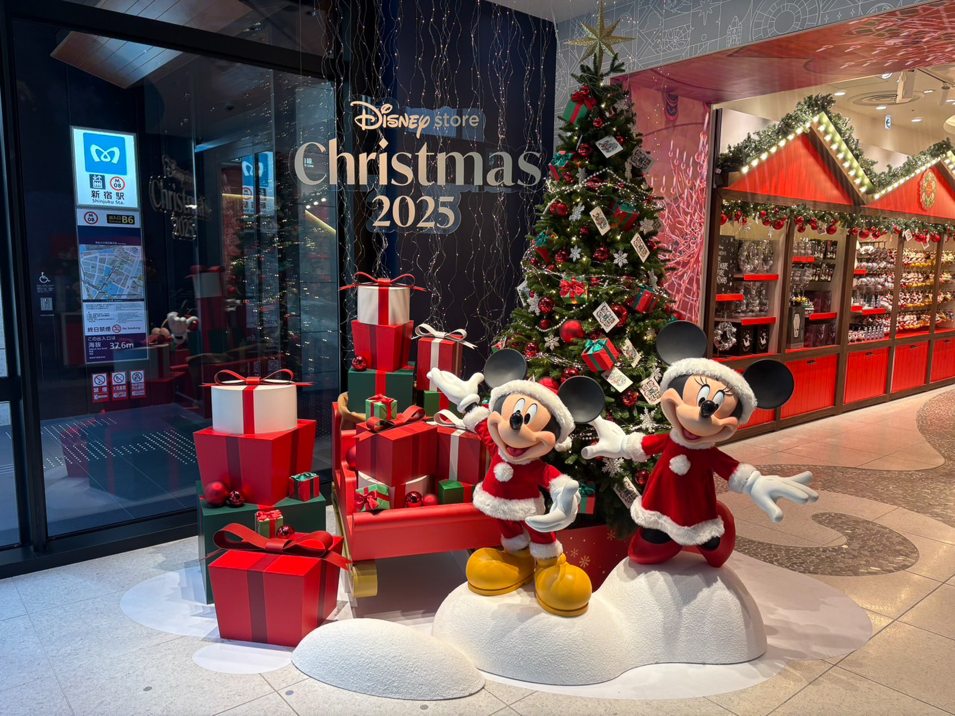 ディズニーストアにクリスマス装飾が登場。ホリデー気分を一足早く