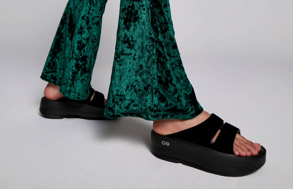 OOFOS OOmega Ltd slide Black Posh for Women – trade.oofos-canada