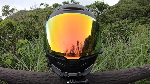 ファイアーオレンジのミラーシールドの見え方と顔の透け具合について