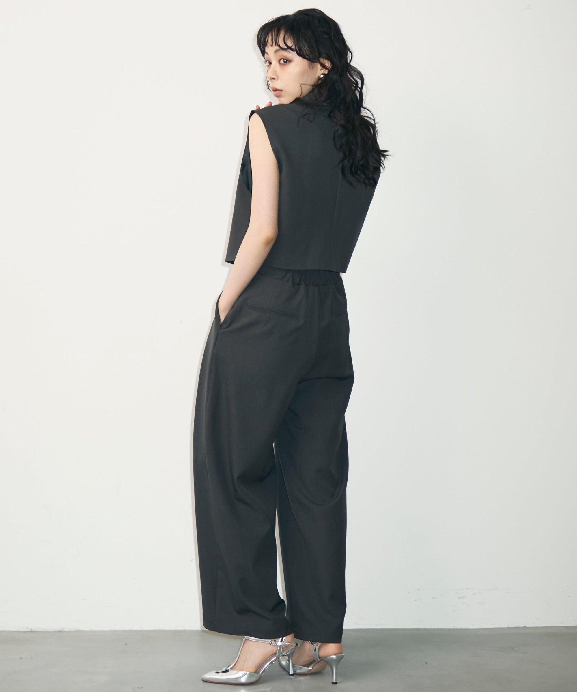 ショートジレ+タックパンツセットアップ | Trish