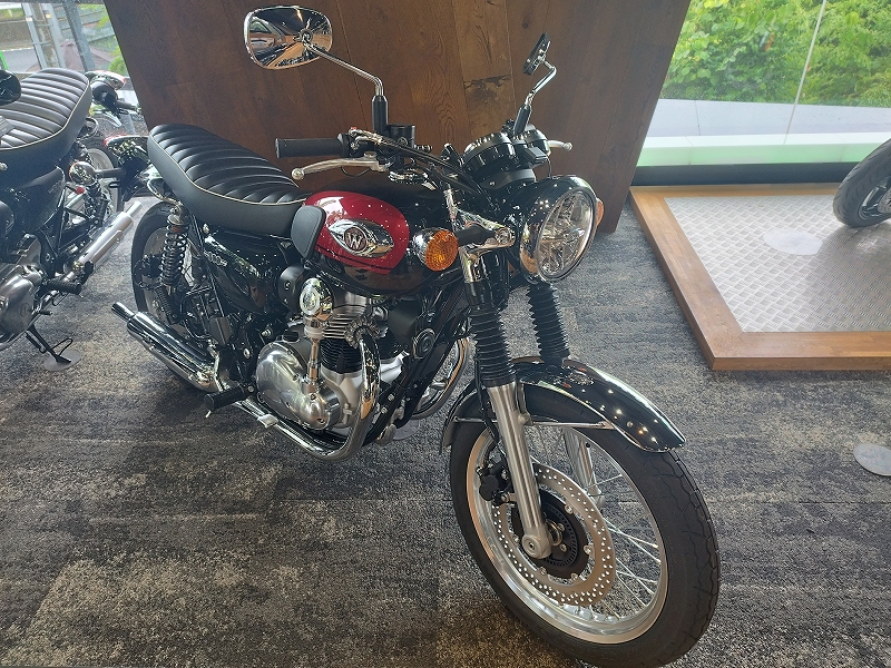 W800 メタリックディアブロブラック × エボニー [最新情報] | U-MEDIA