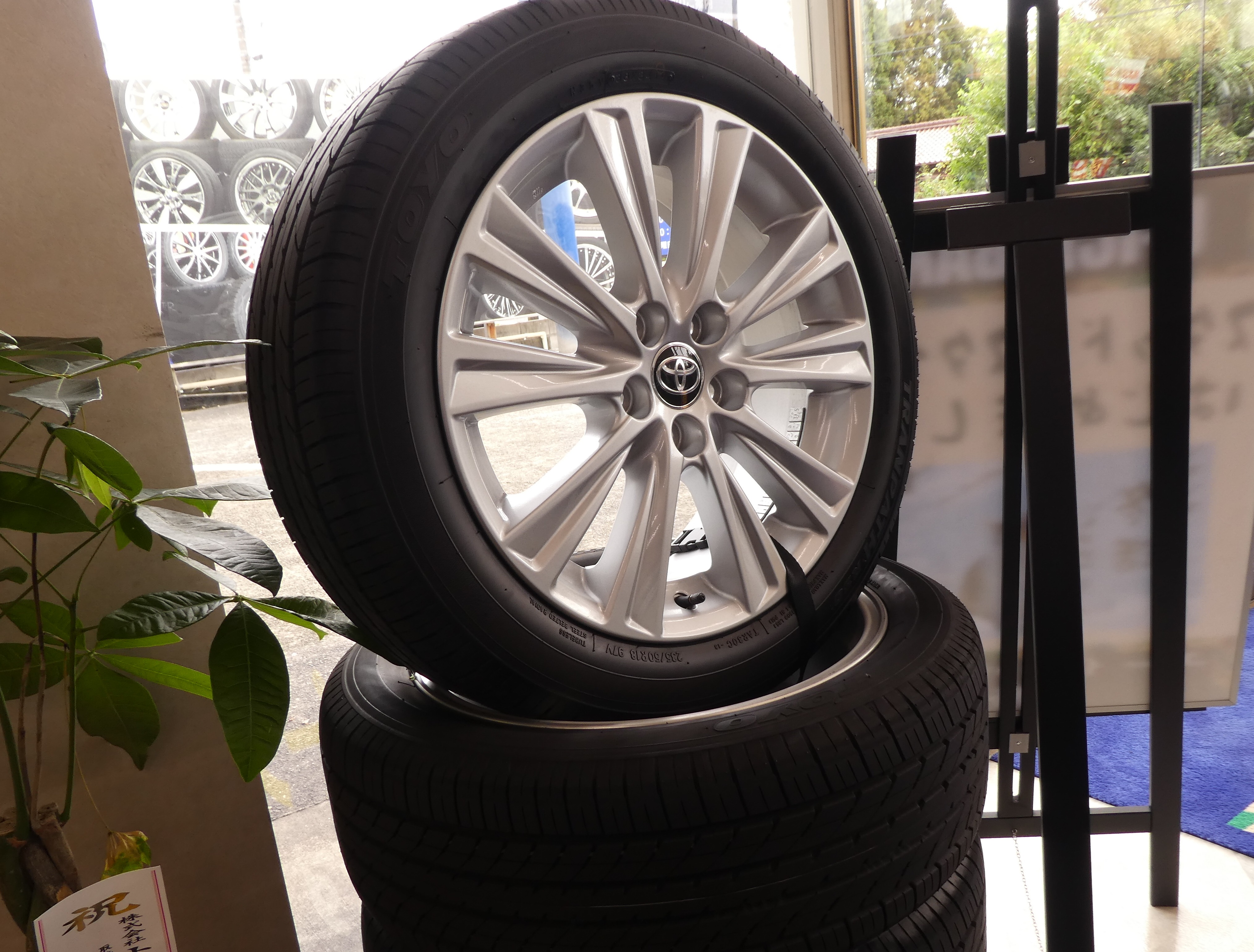 中古溝ありダンロップスタッドレスセット235/50R18 30系アルファード等