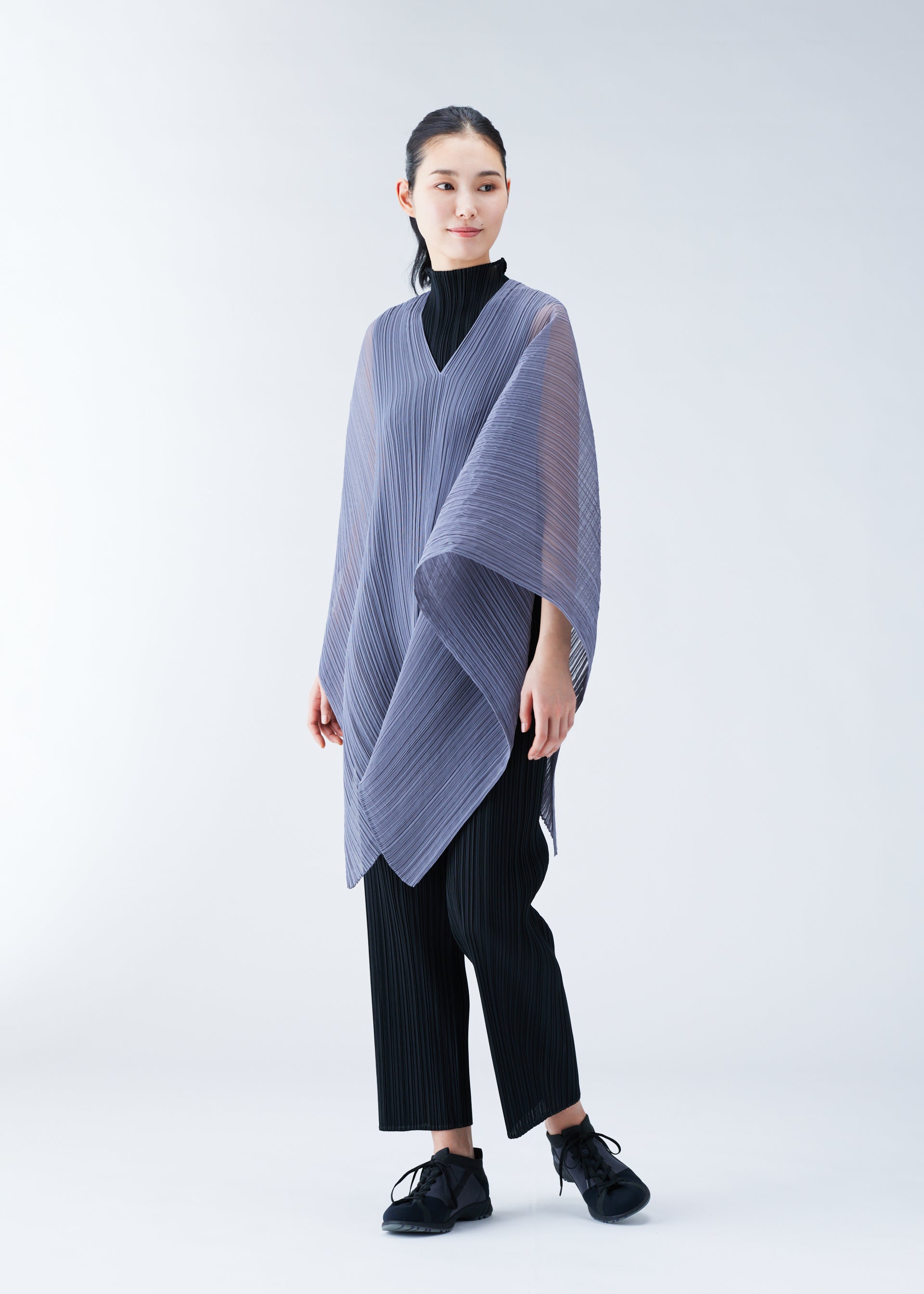 BASIC MADAME-T SMALL Stole Black – The official ISSEY MIYAKE