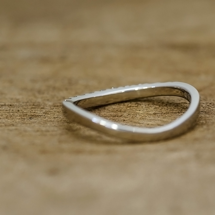PT950 ハード ダイヤモンド 0.15ct カーブ エタニティ リング[商品番号