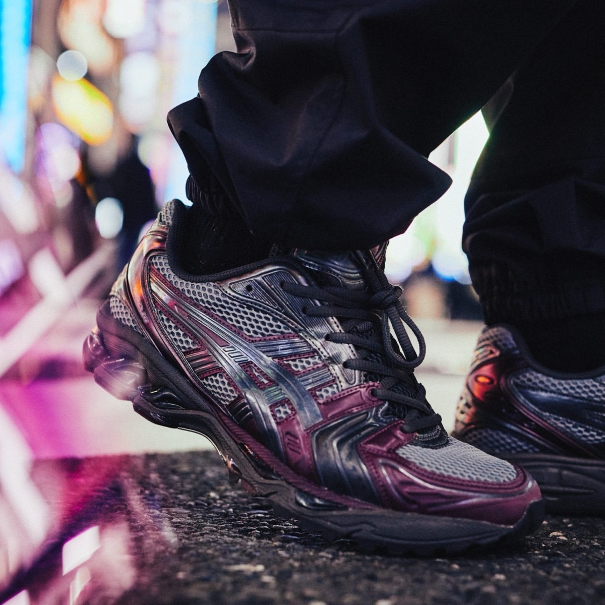 atmos × ASICS 『GEL-KAYANO 14 “Tokyo Nightlife”』が国内1月13日に