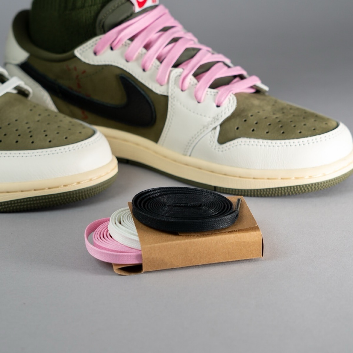Travis Scott × Nike Air Jordan 1 Low OG SP “Reverse Olive”が国内9
