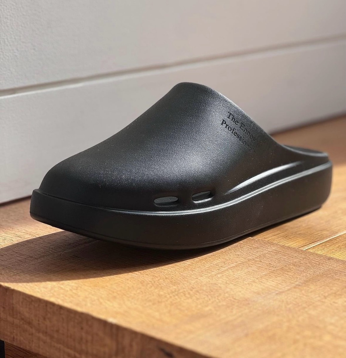 PPACO™︎ x ENNOY コラボサンダル『whale』が国内9月22日より抽選販売