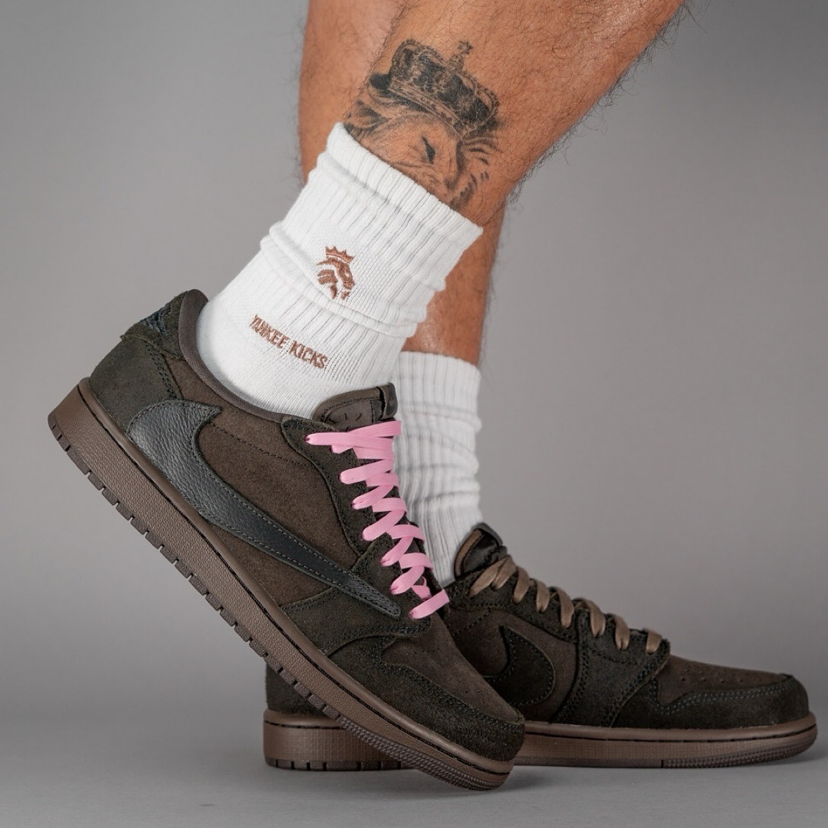 Travis Scott x Nike Air Jordan 1 Low OG SP “Velvet Brown”が国内12