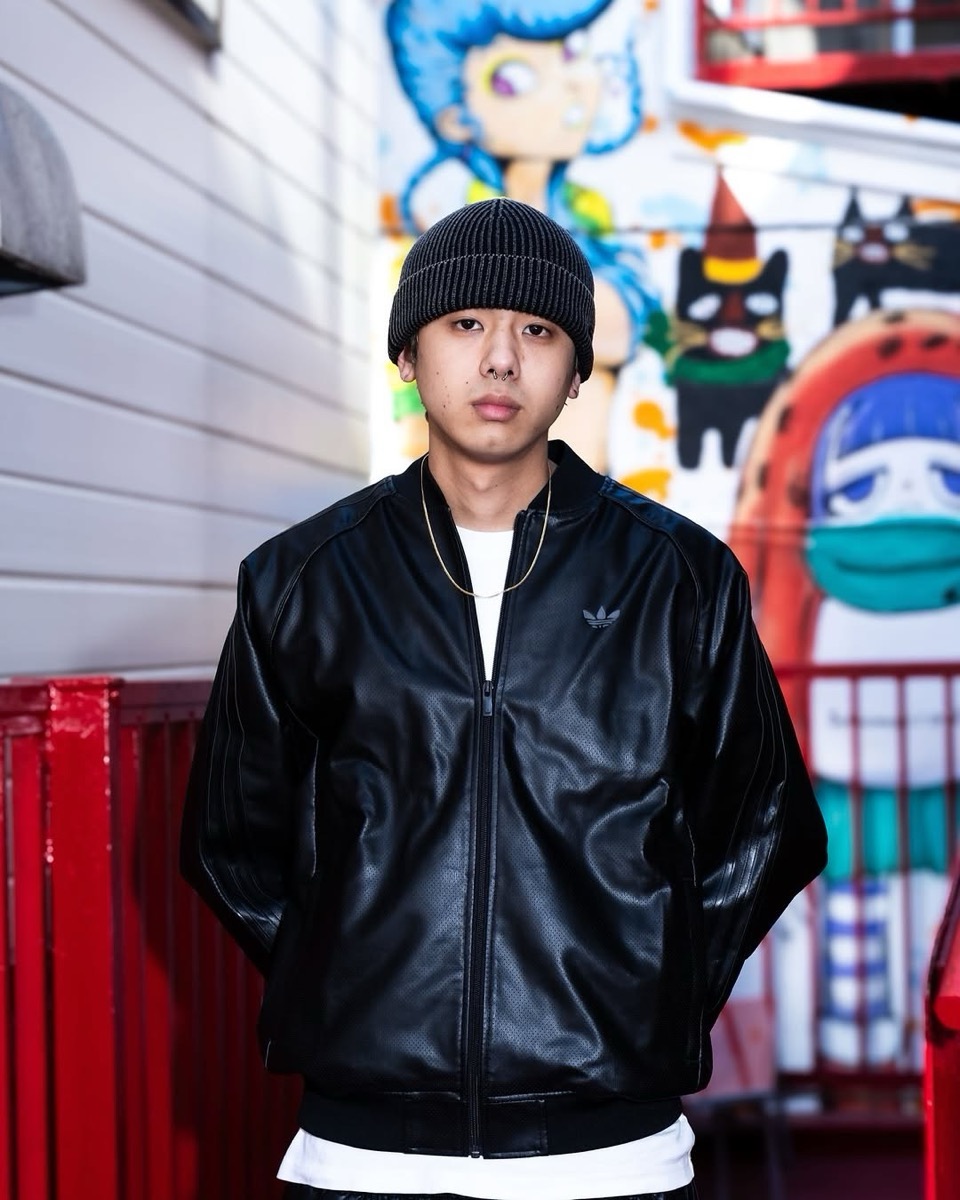 adidas フェイクレザートラックスーツが国内発売開始 | UP TO DATE