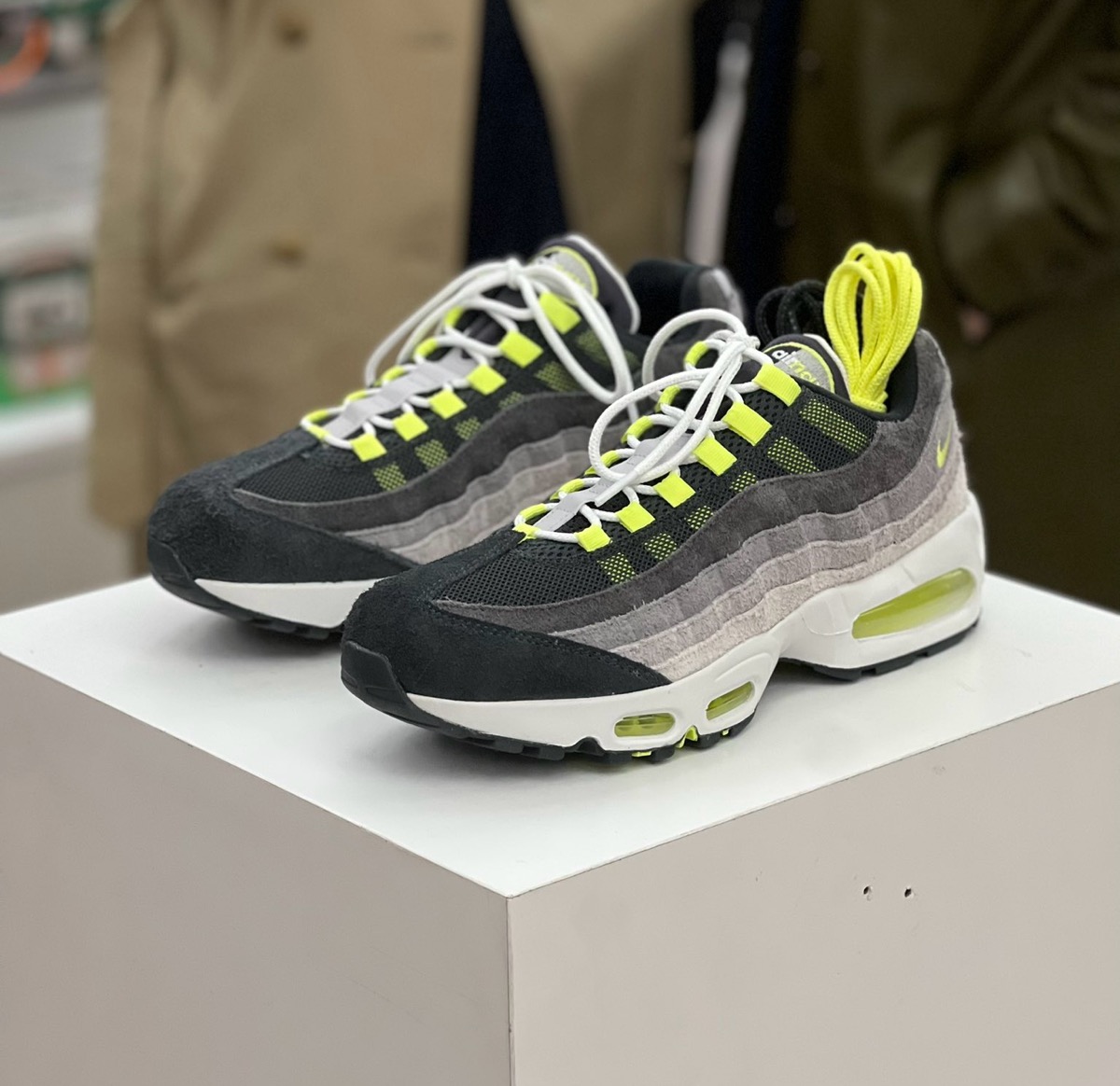 幻のスケッチを再現した Nike Air Max 95 OG Big Bubble “Reverse Neon