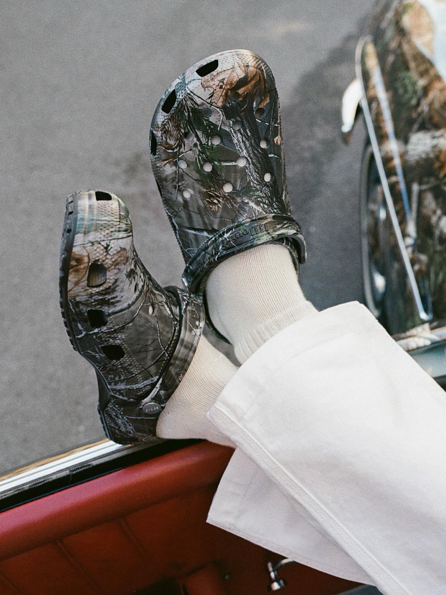 JJJJound x Crocs Classic Clog “Realtree Camo”が国内9月19日より発売